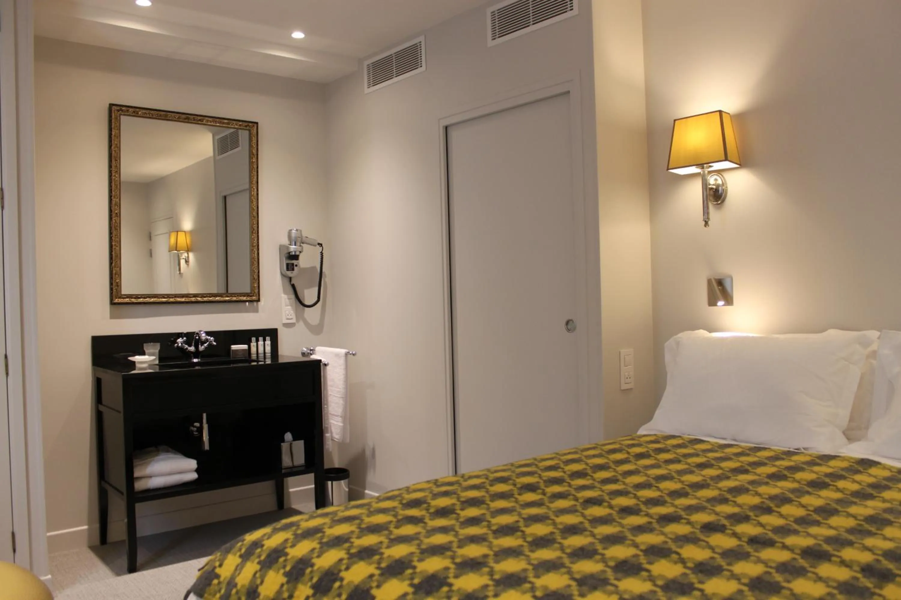 Bed in My Home In Paris