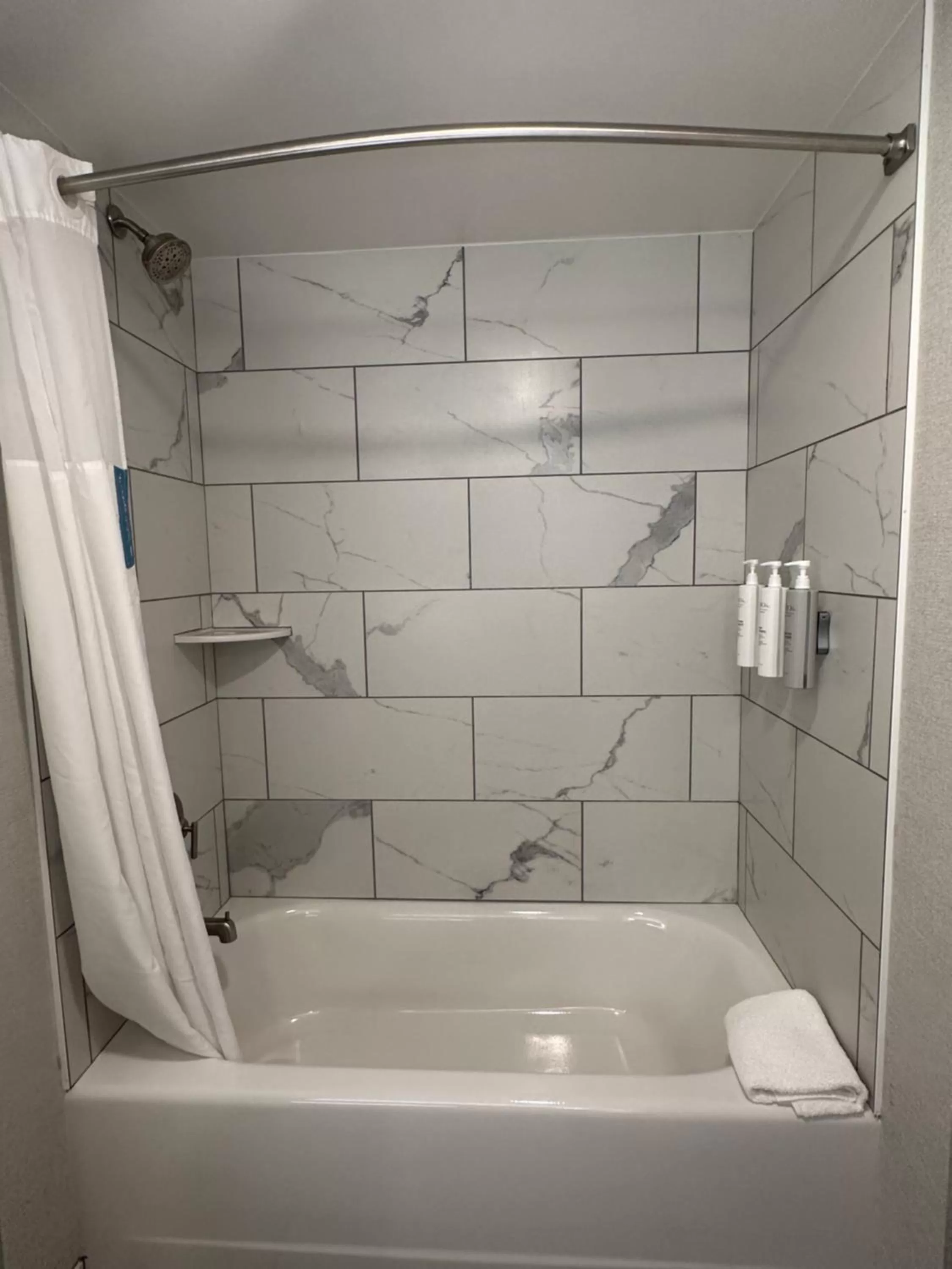 Shower in Hampton Inn Virginia Beach-Oceanfront South