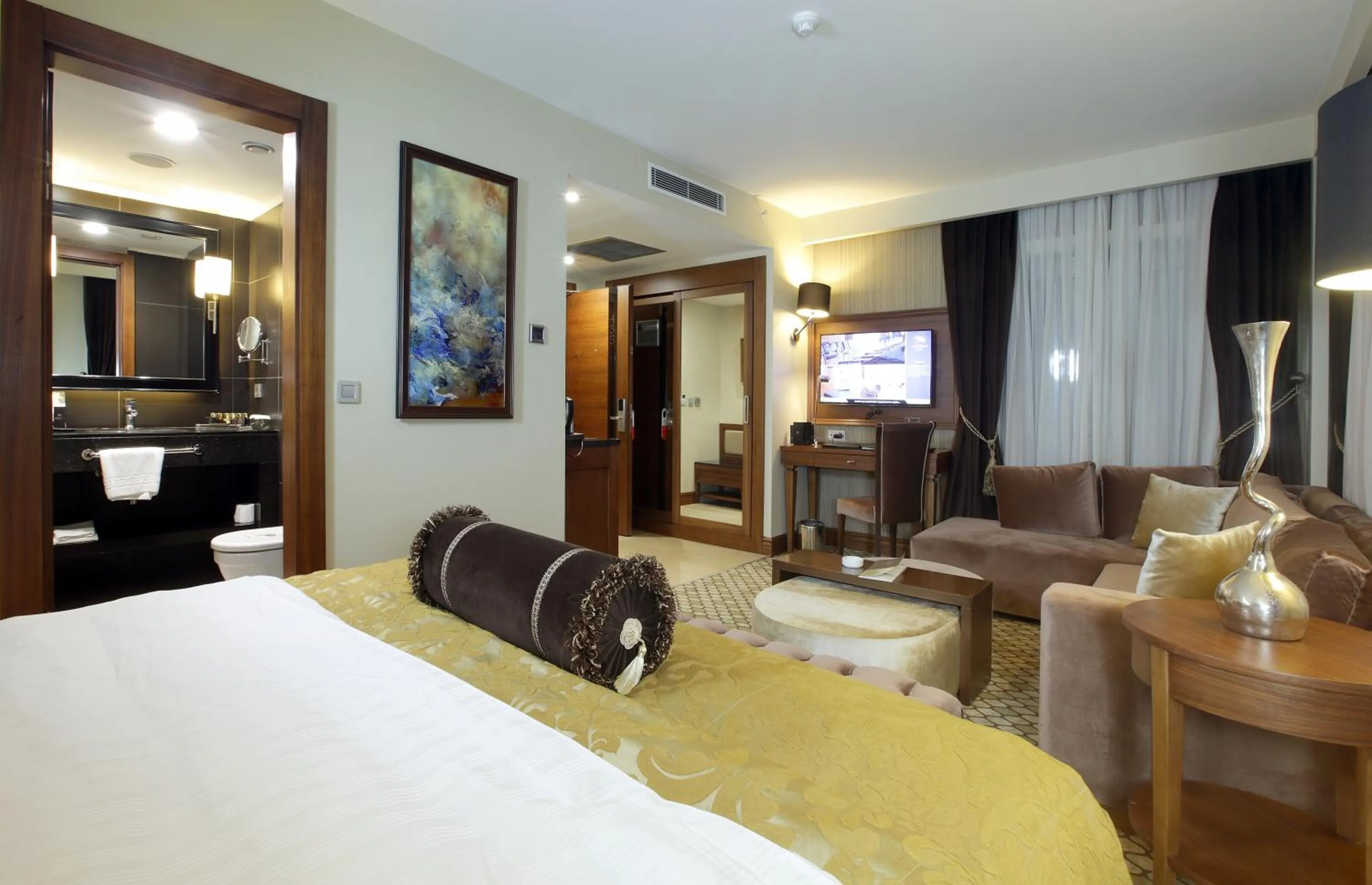 Photo of the whole room, Bed in Latanya Hotel Ankara