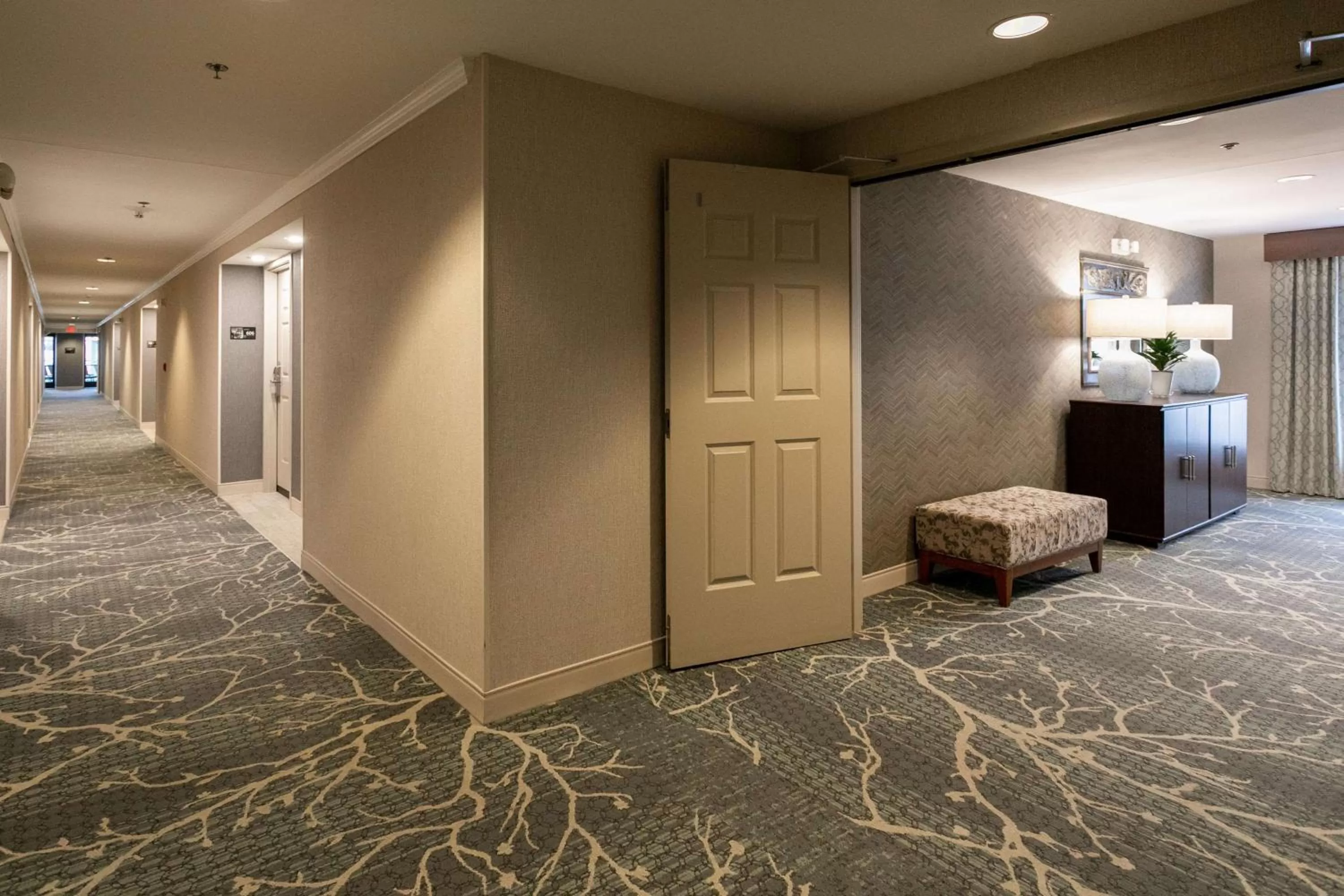Lobby or reception, Bed in Hampton Inn & Suites Nashville-Green Hills