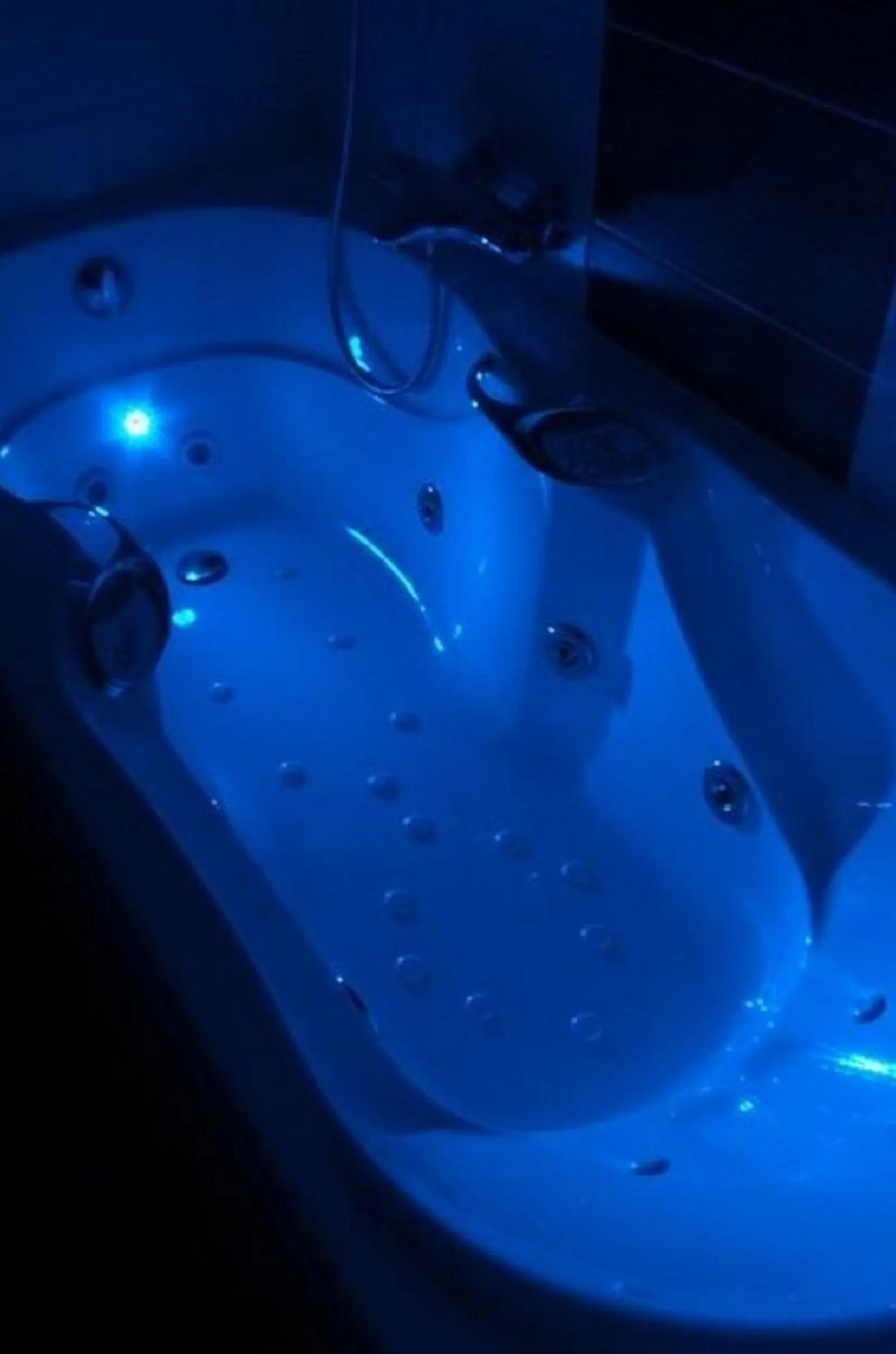 Hot Tub in Hotel De Clisson Saint Brieuc
