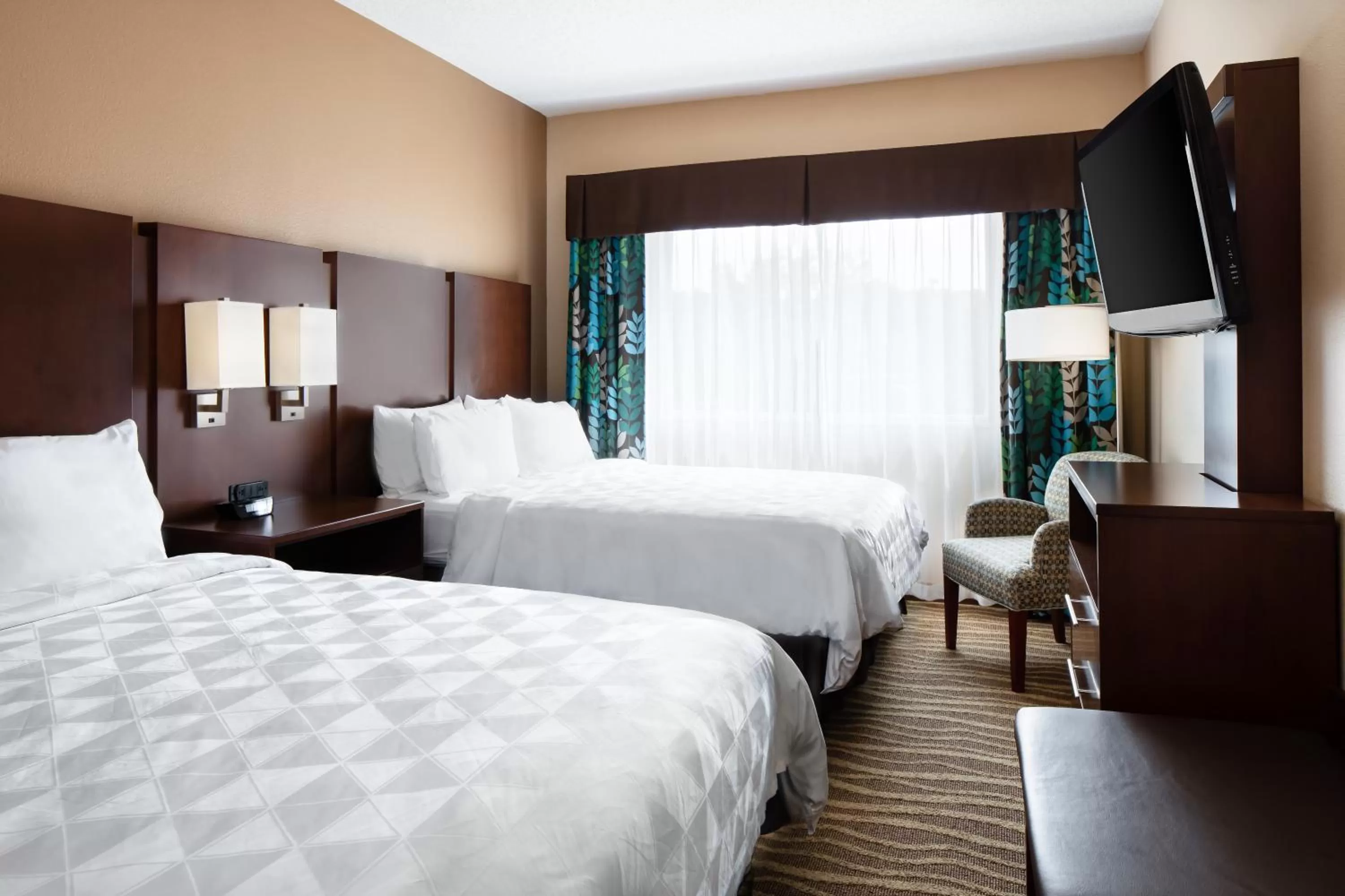 Bed in Holiday Inn Hotel & Suites Overland Park-West by IHG