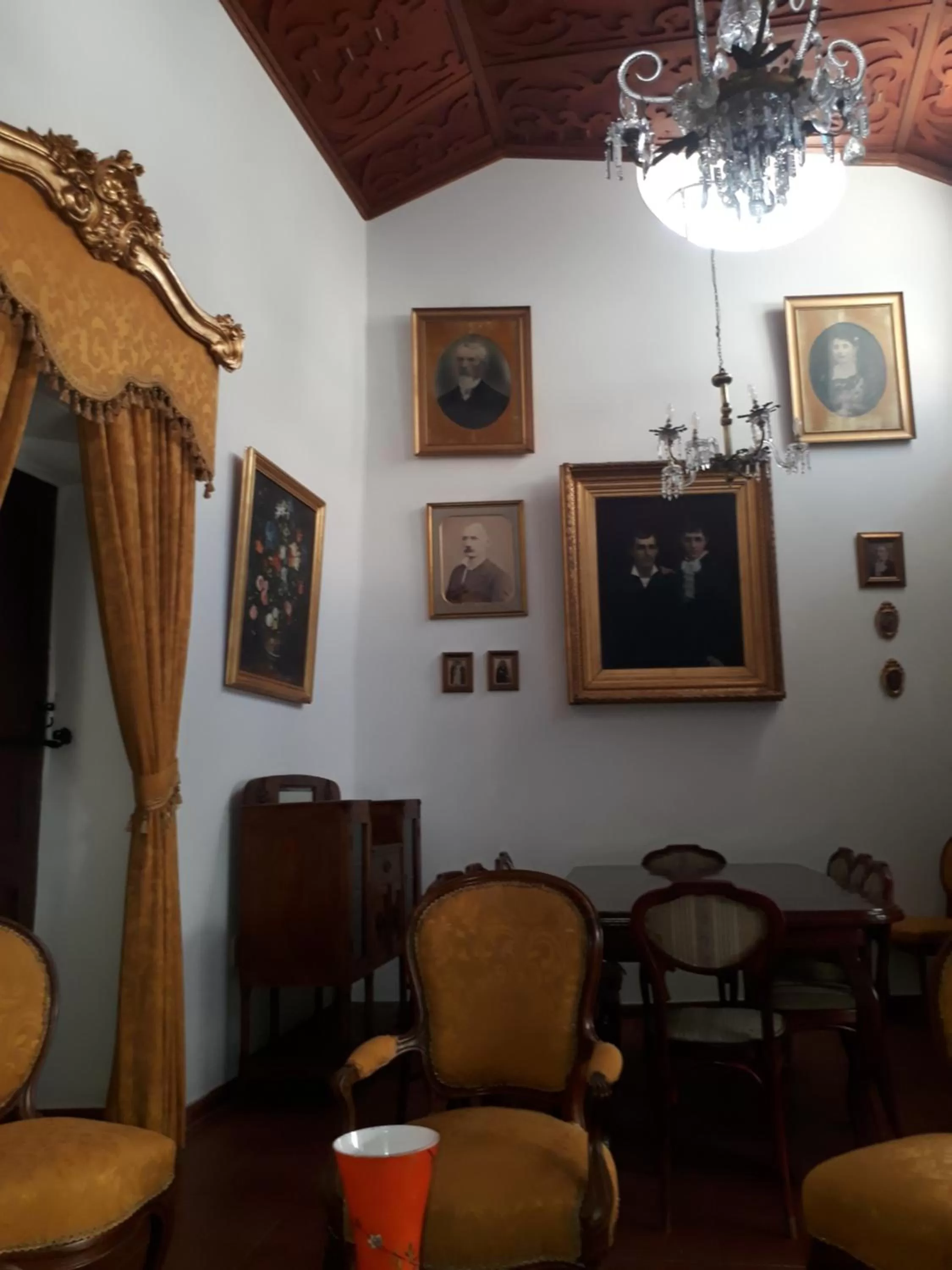 Communal lounge/ TV room in El Jardin De Su Merced B&B