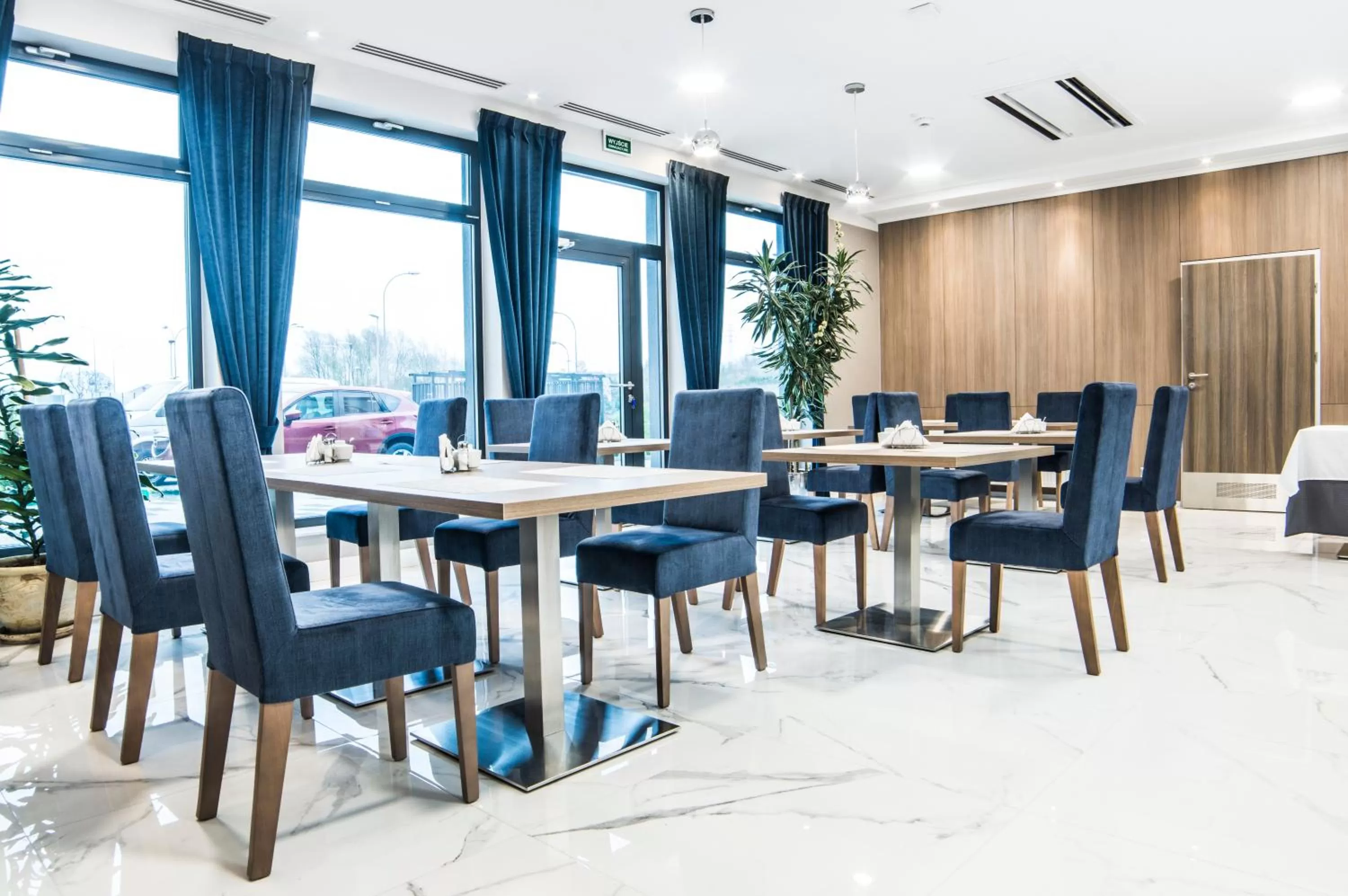 Restaurant/places to eat in Hotel Urbi