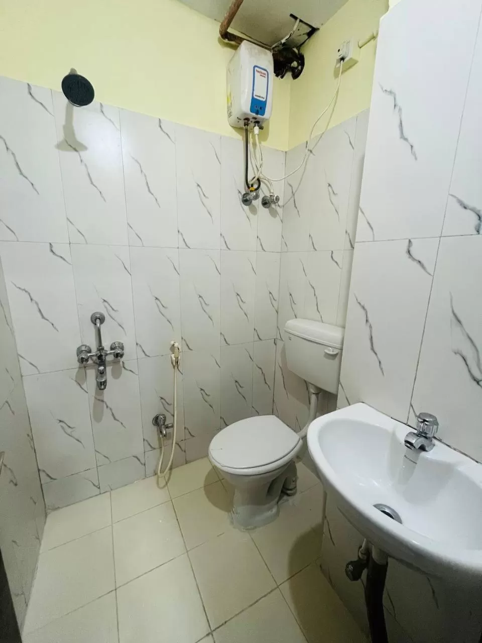 Shower in Hotel Airlines