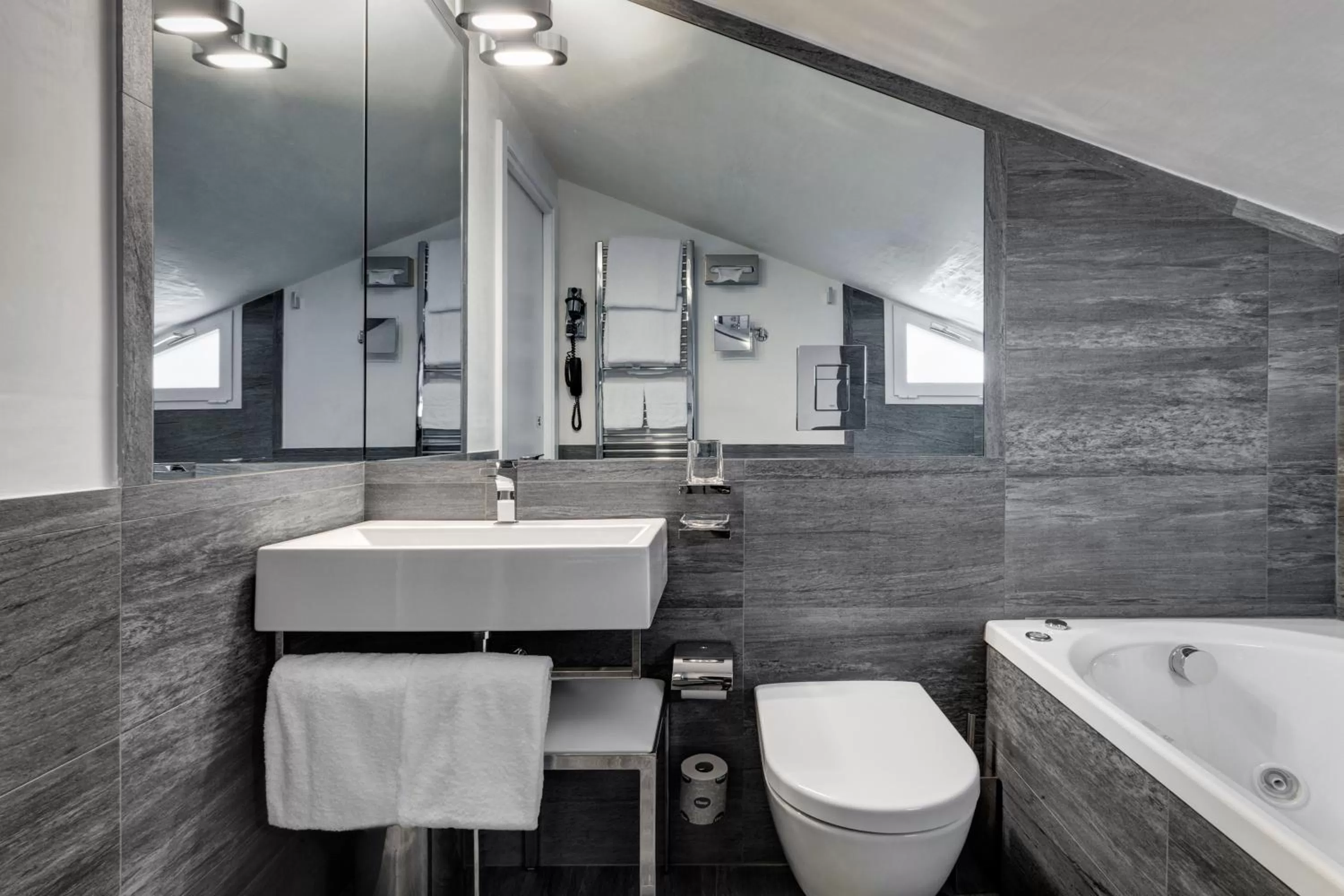 Shower in LHP Hotel Montecatini Palace & SPA