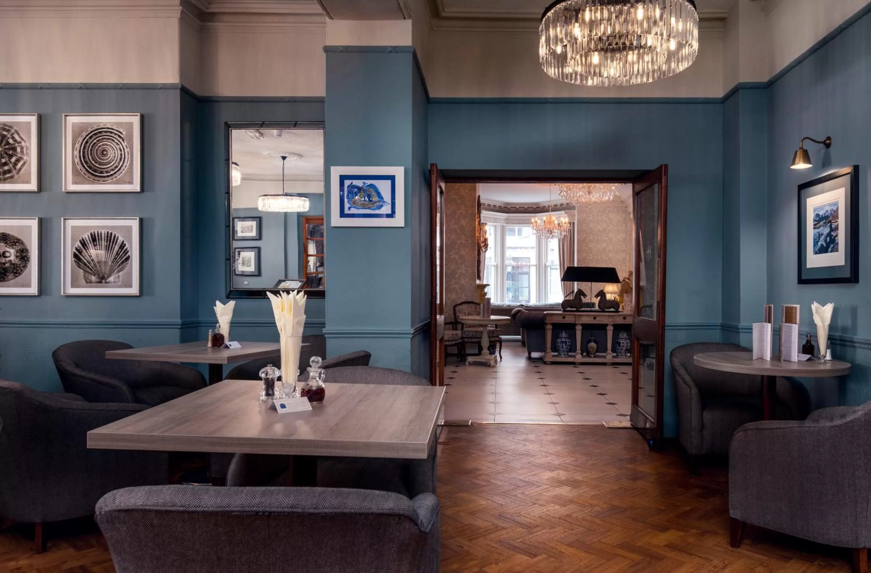 Restaurant/places to eat in Imperial Hotel