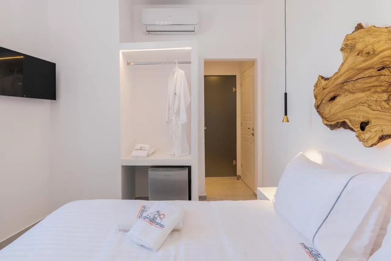 Bed in Sunset Paraportiani Rooms