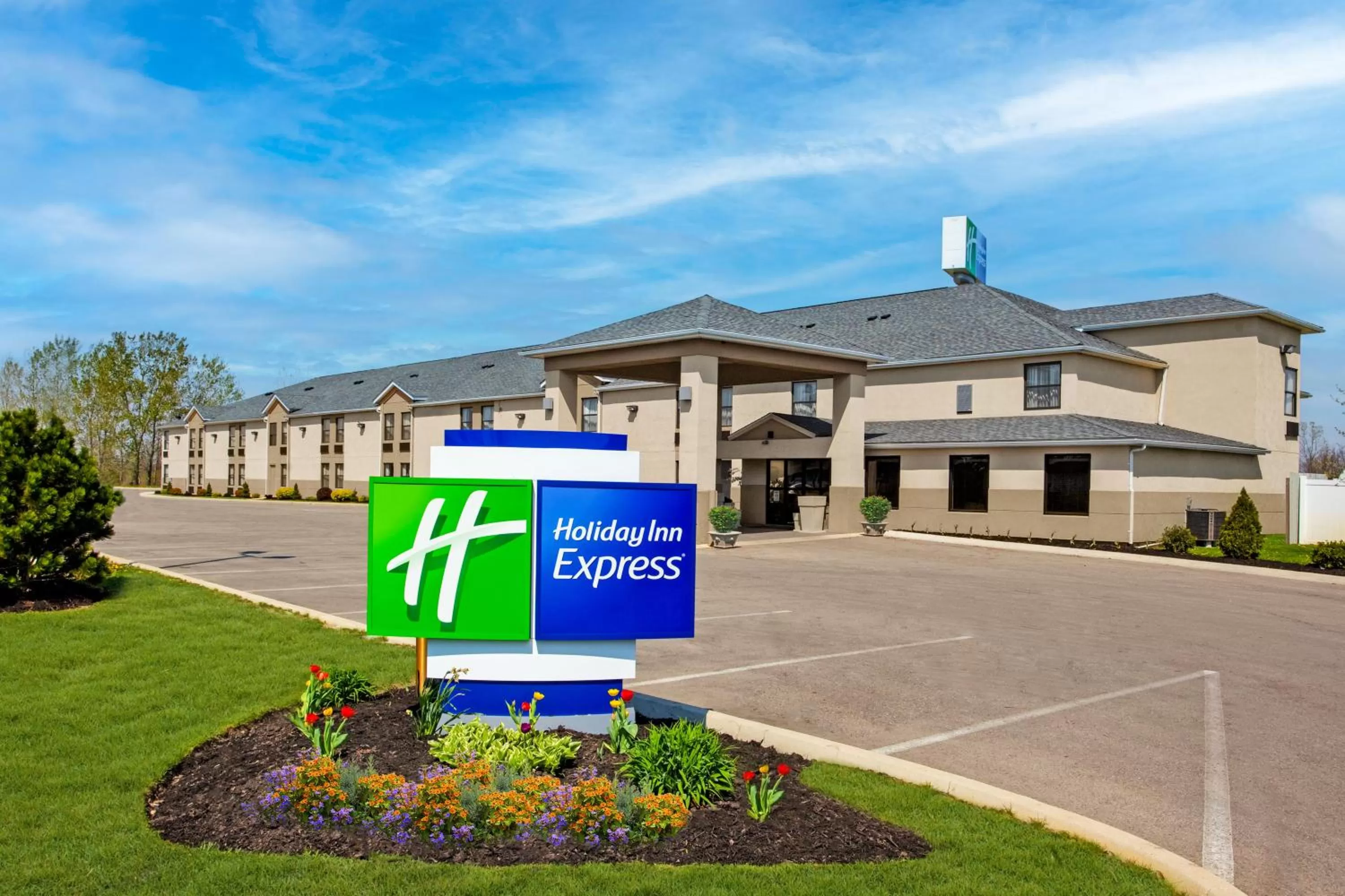 Property building in Holiday Inn Express London-I-70 by IHG