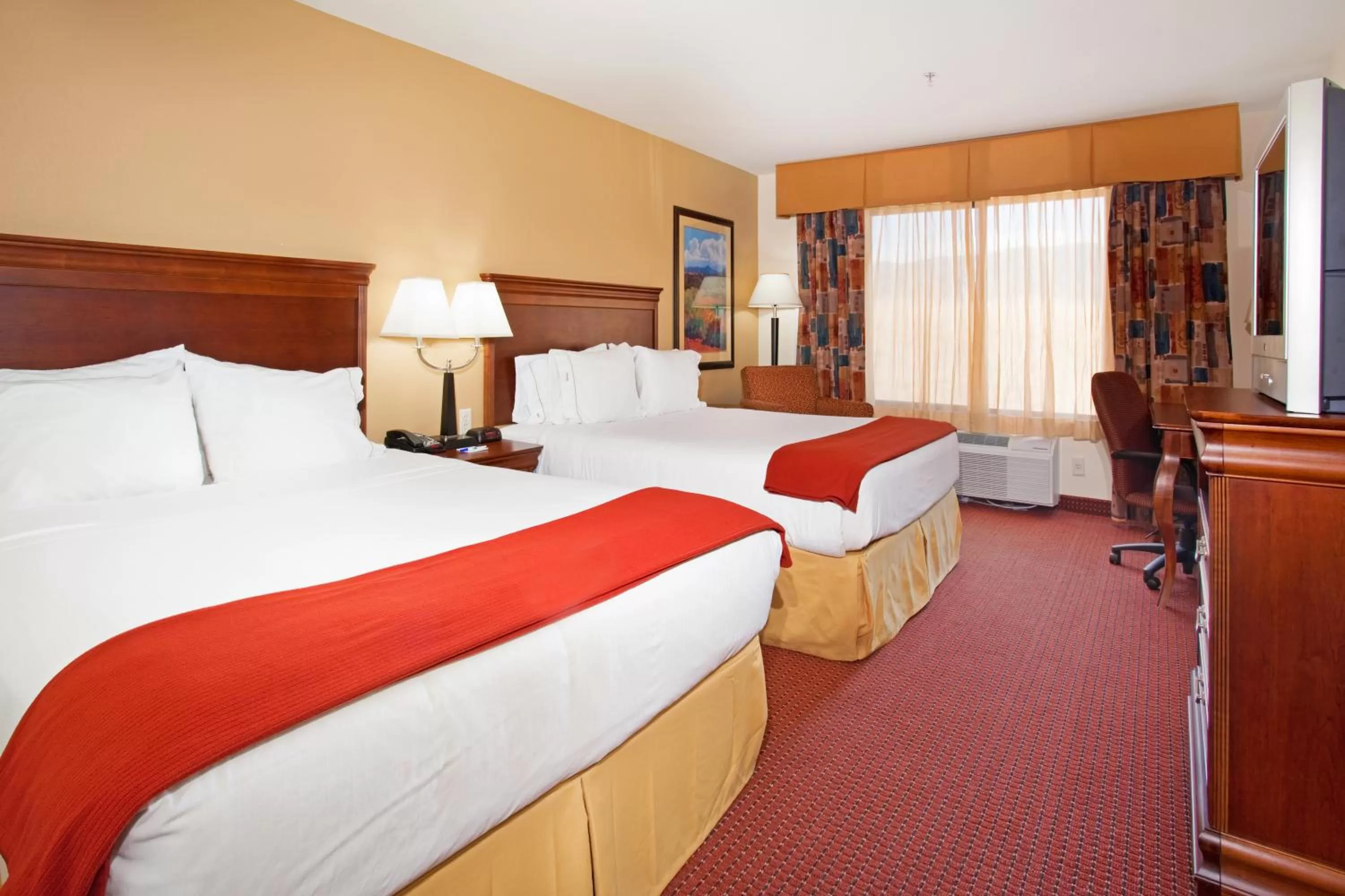 Bed in Holiday Inn Express Hotel & Suites Tooele by IHG