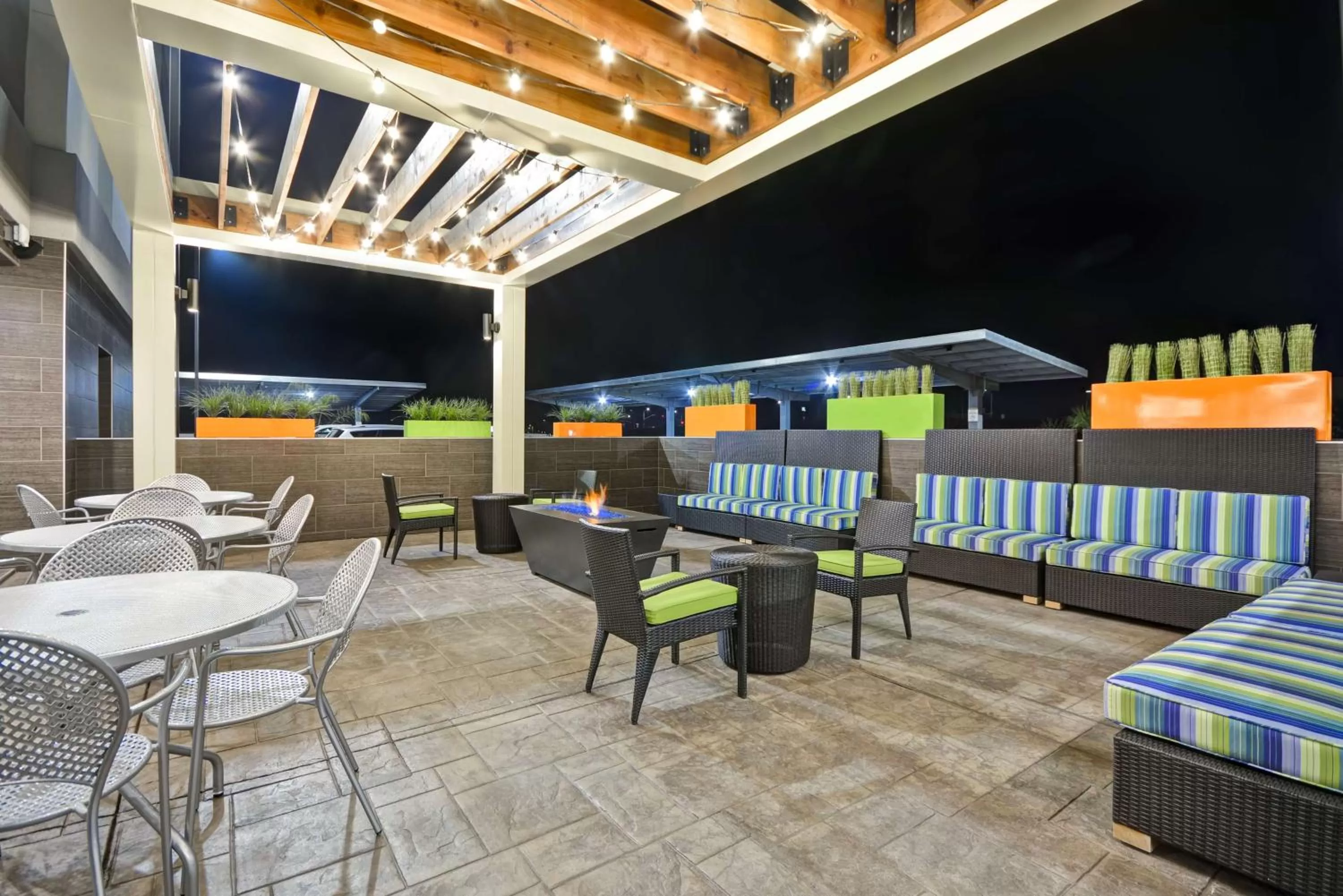 Patio in Home2 Suites By Hilton Hanford Lemoore