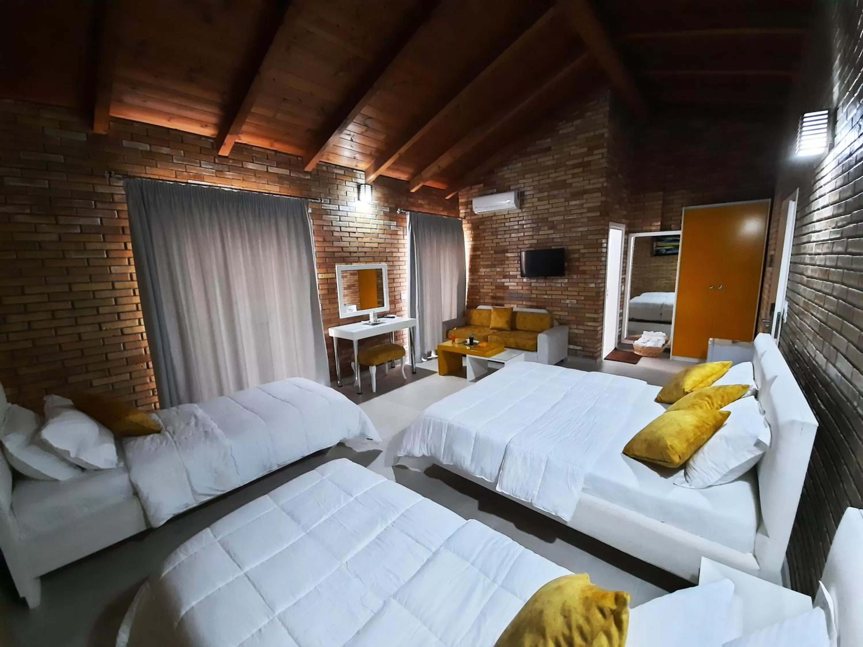 Photo of the whole room, Bed in Hotel Piccolino