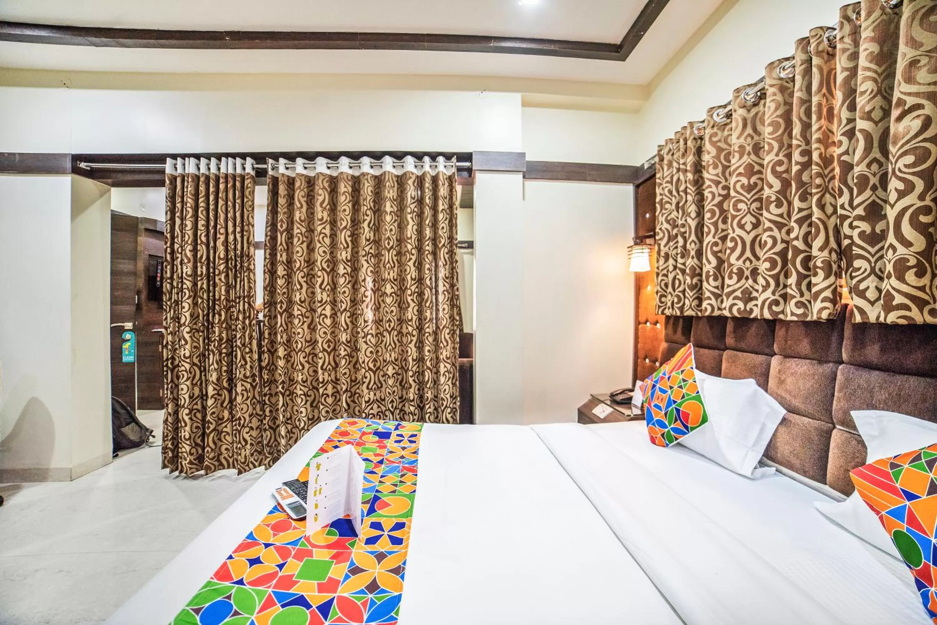 Bedroom, Bed in FabHotel Santoor Geeta Bhawan Square