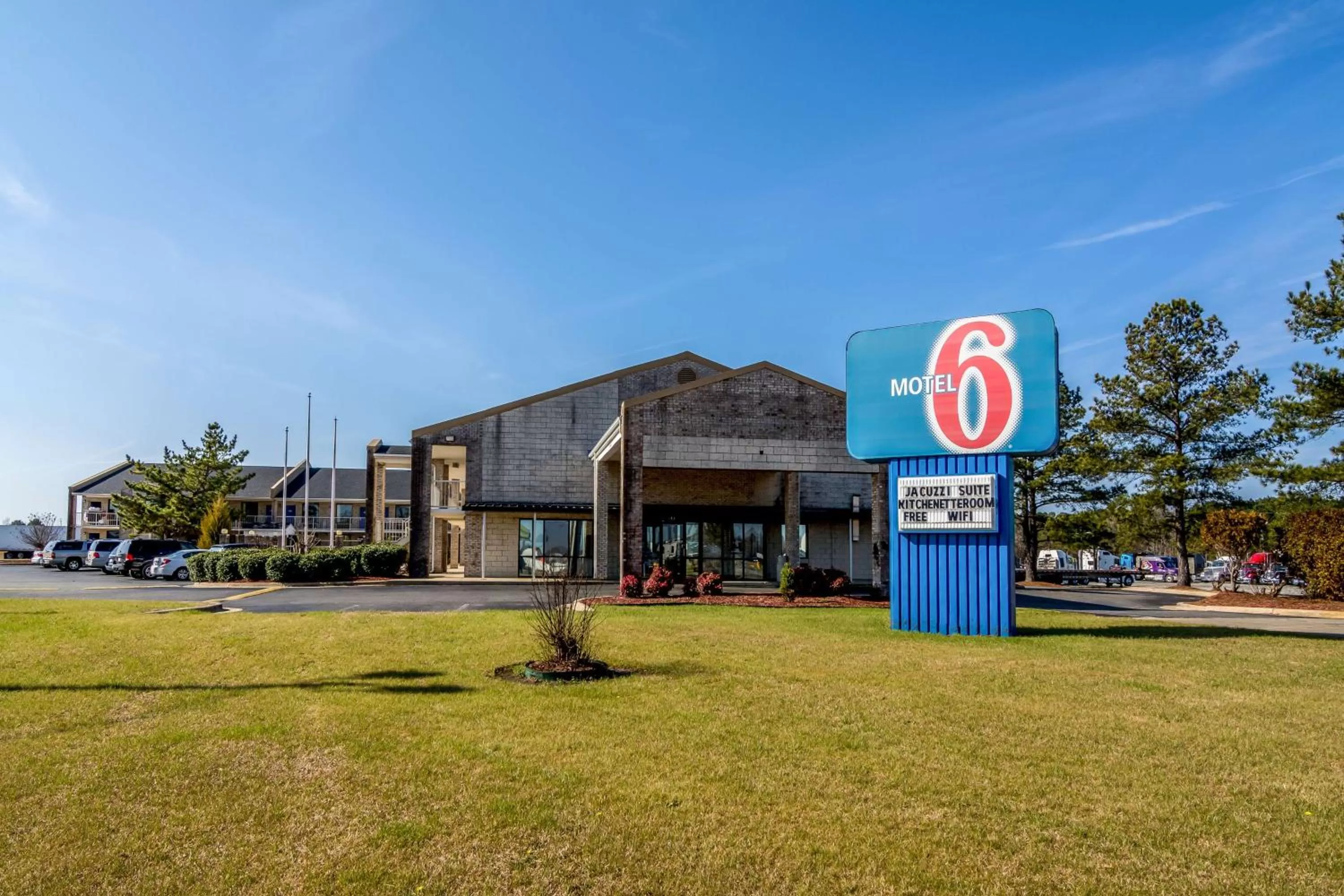 Property building in Motel 6-Kenly, NC