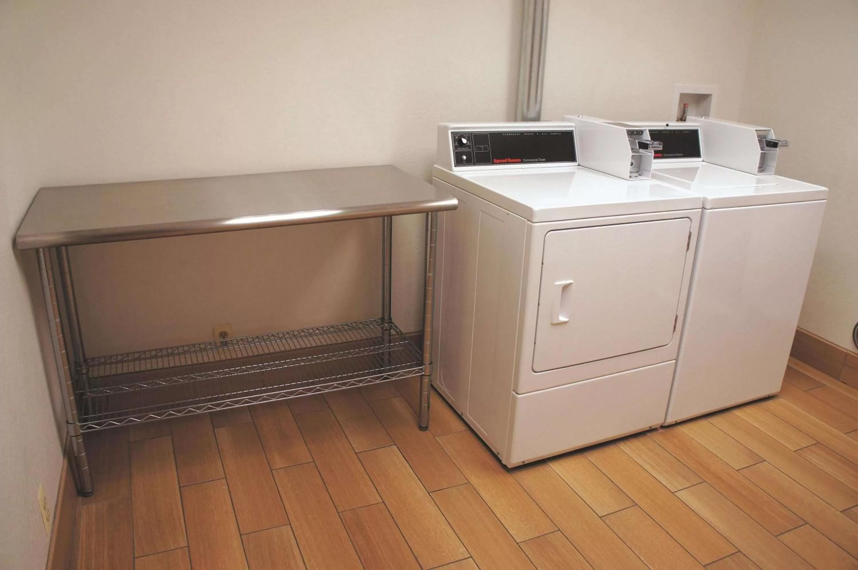 Property building in La Quinta Inn & Suites by Wyndham Detroit Metro Airport