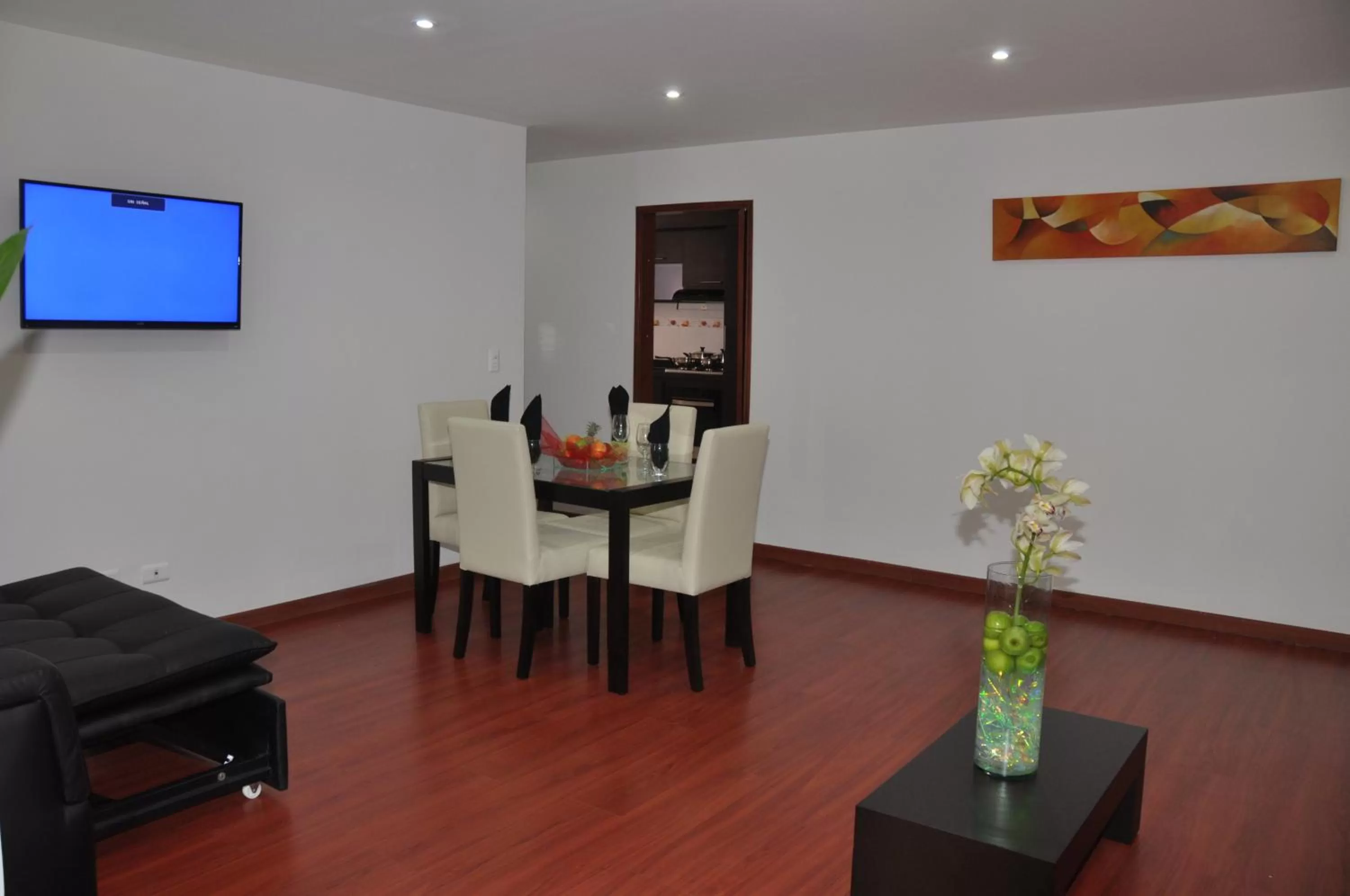 Photo of the whole room in Apartamentos Plaza Modelia