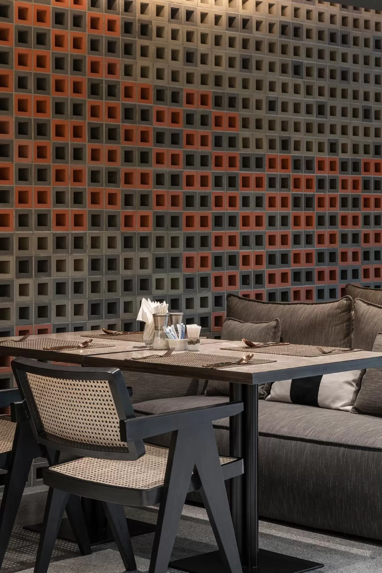 Restaurant/places to eat in Lilit Bang Lumphu Hotel