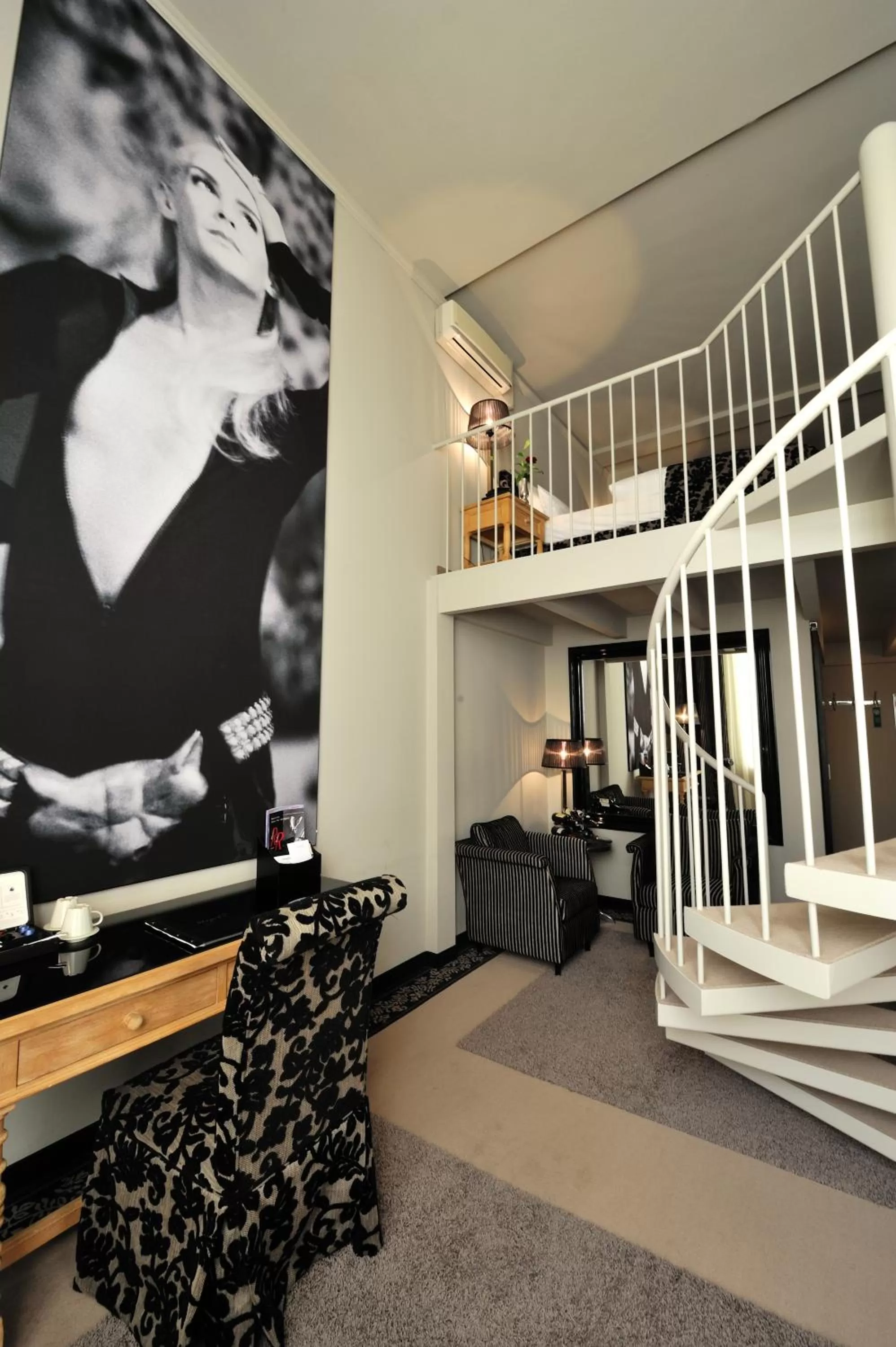 Photo of the whole room in Stage47