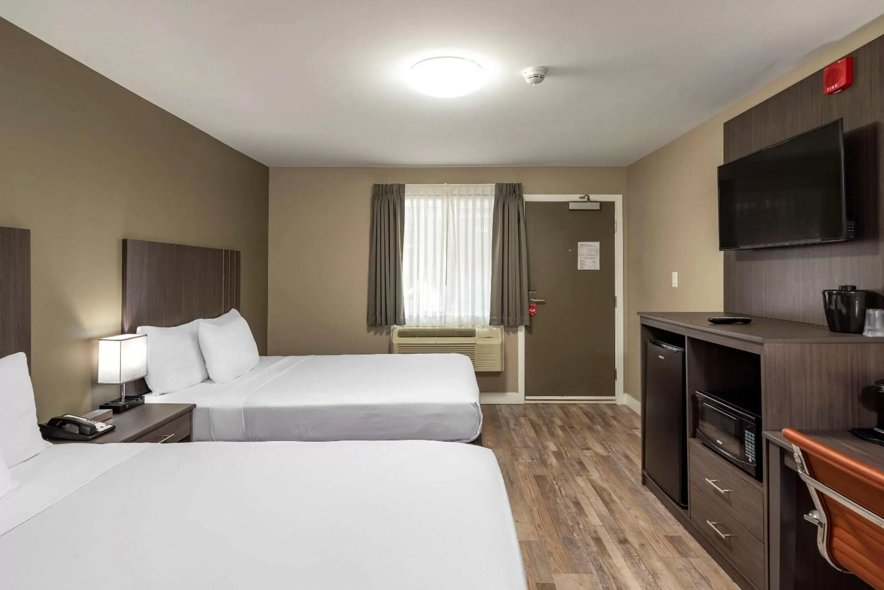 Bedroom, Bed in Econo Lodge