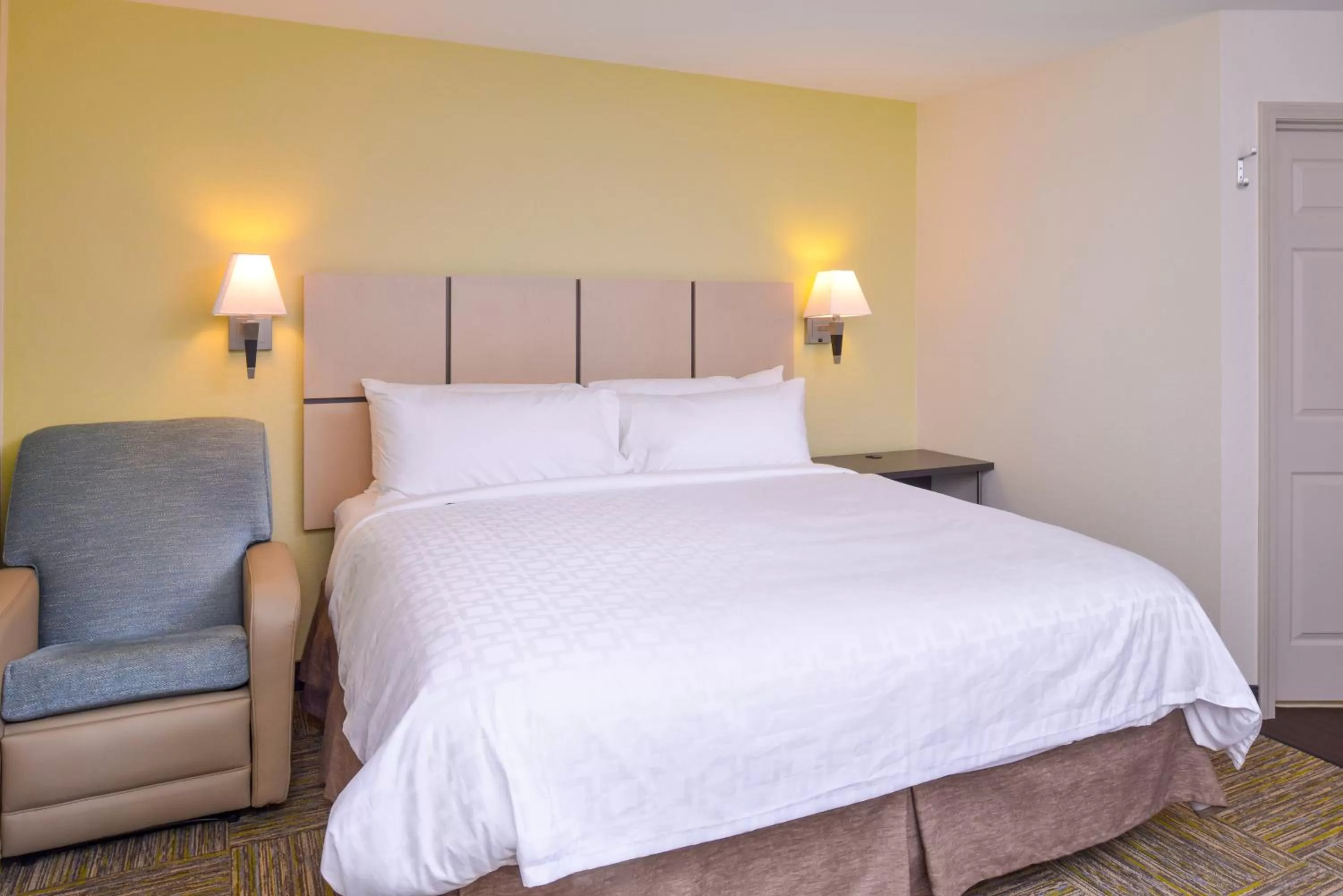Bed in Candlewood Suites Paducah by IHG