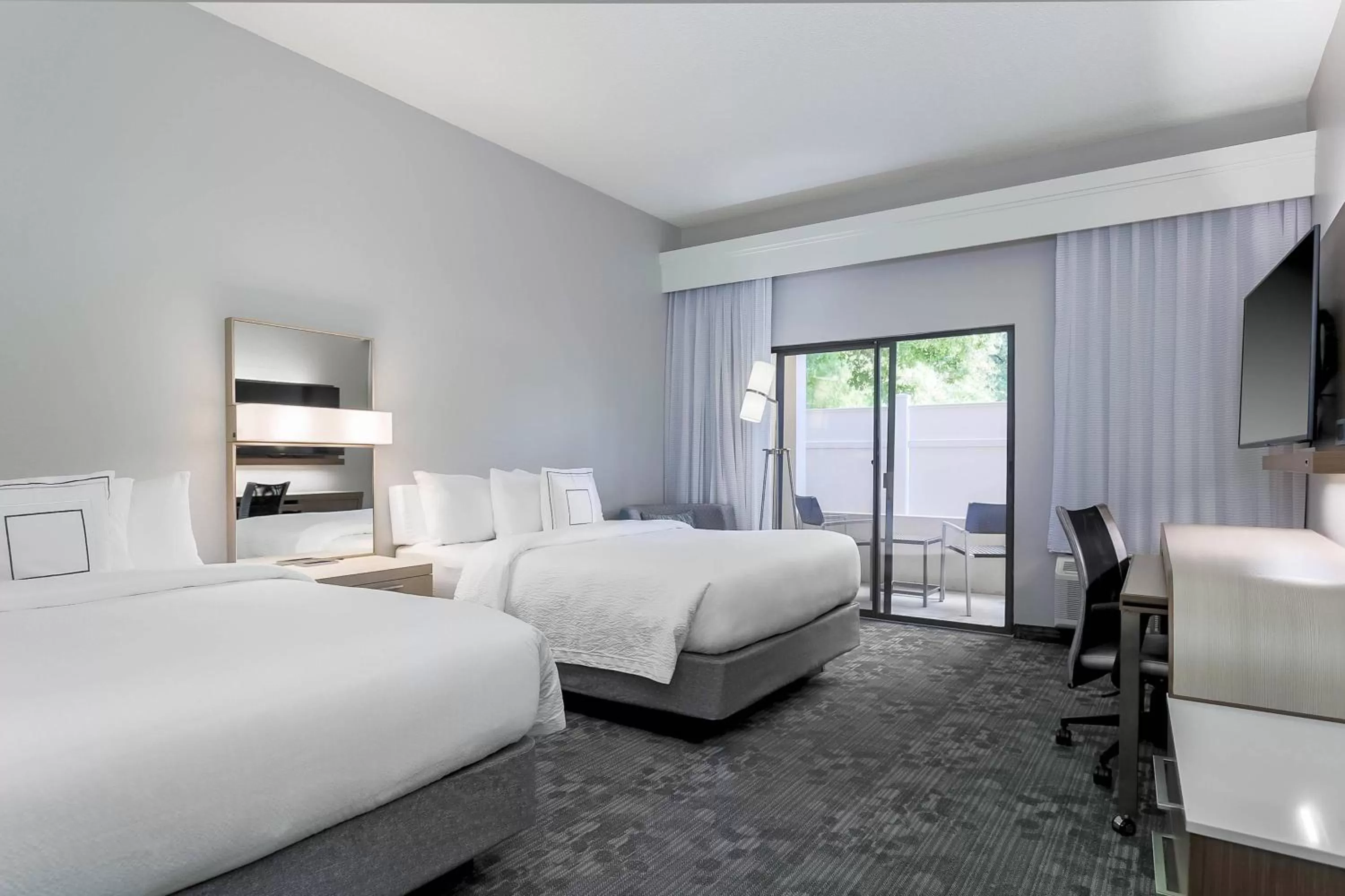 Photo of the whole room, Bed in Courtyard Tampa Brandon