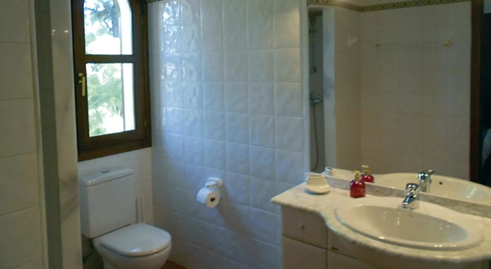 Bathroom in El Sequer Casa Rural