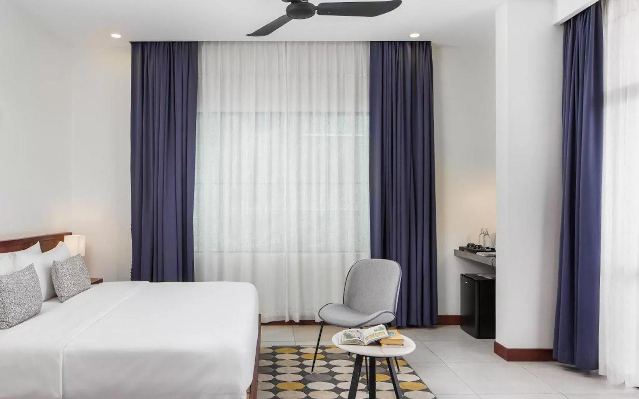 Bed in Blanc Smith Residence