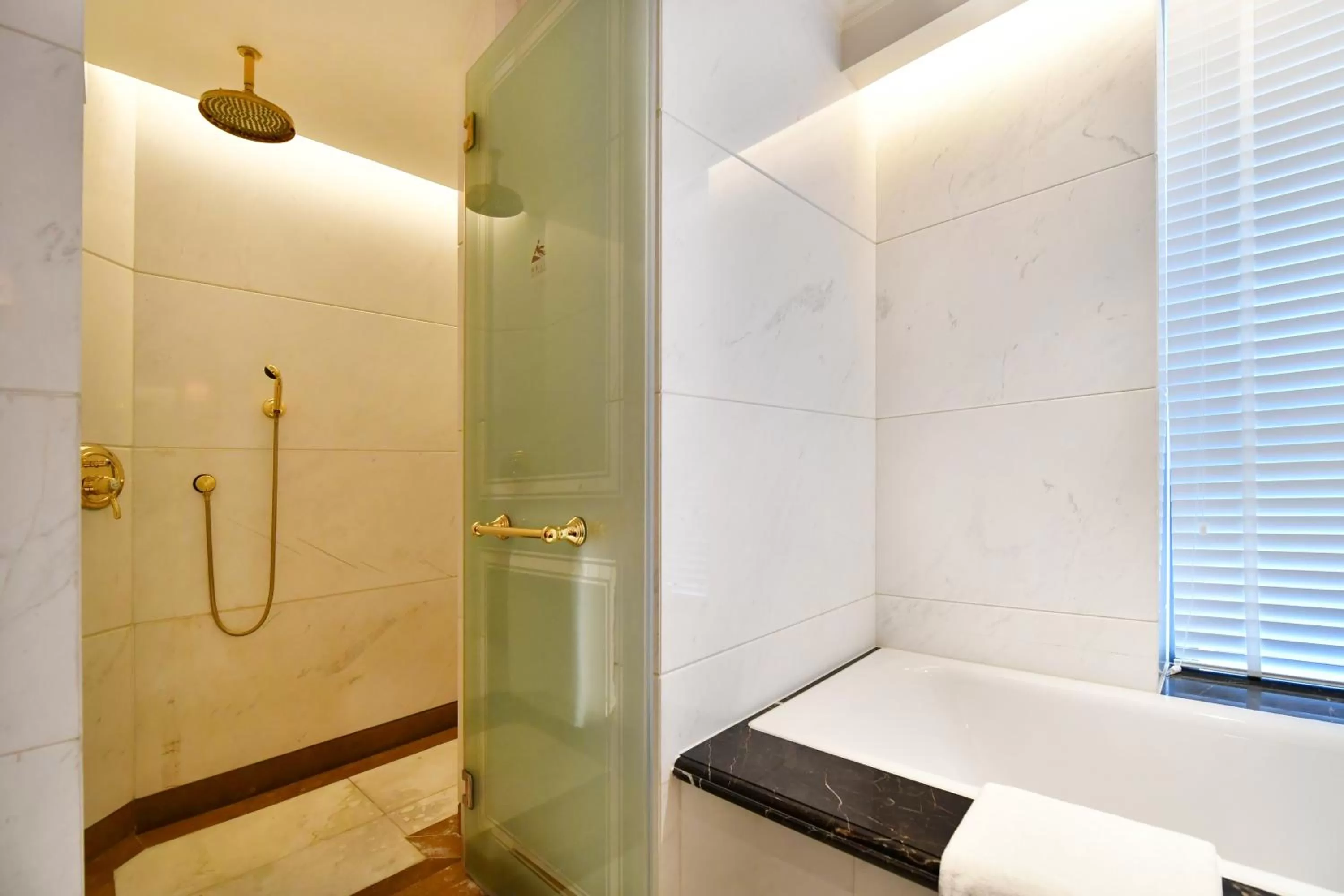 Bathroom in Grand Central Hotel Shanghai - Nanjing Road