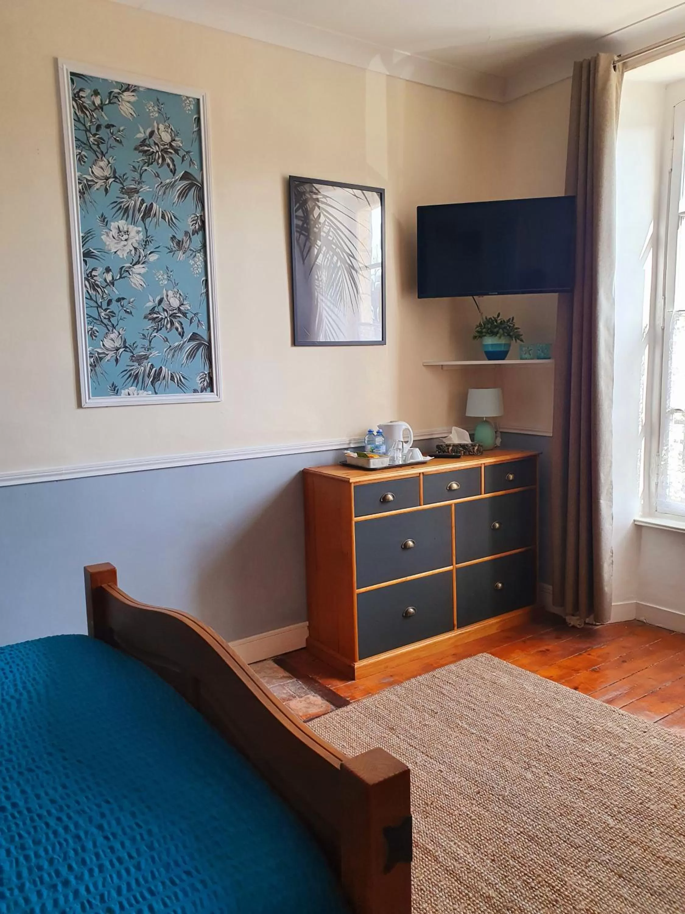 Bedroom, Bed in Chambres Dhôtes Numéro 1