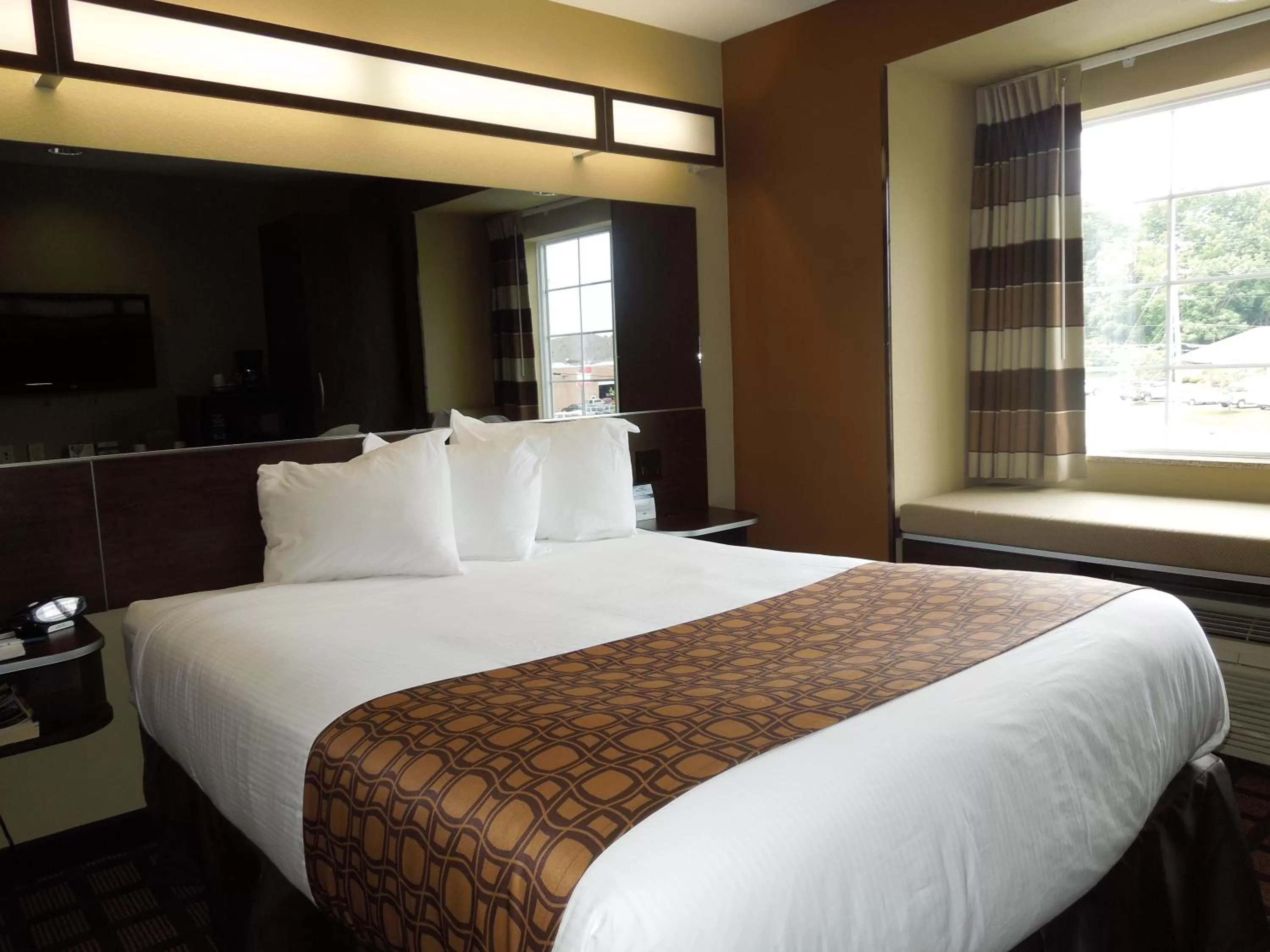 Bed in Microtel Inn and Suites North Canton