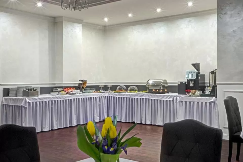 Breakfast in Hotel i Restauracja Bona