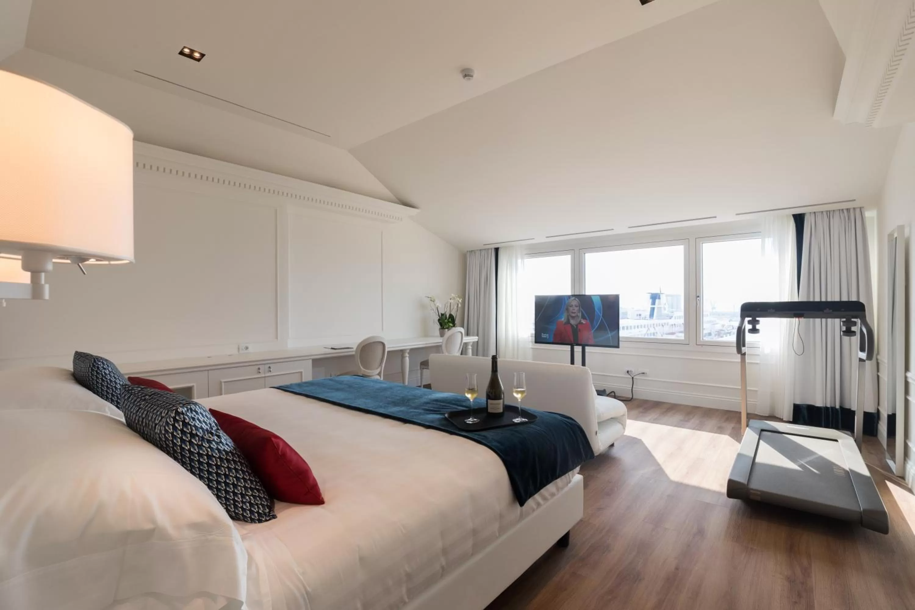 Photo of the whole room, Bed in Grand Hotel Palace