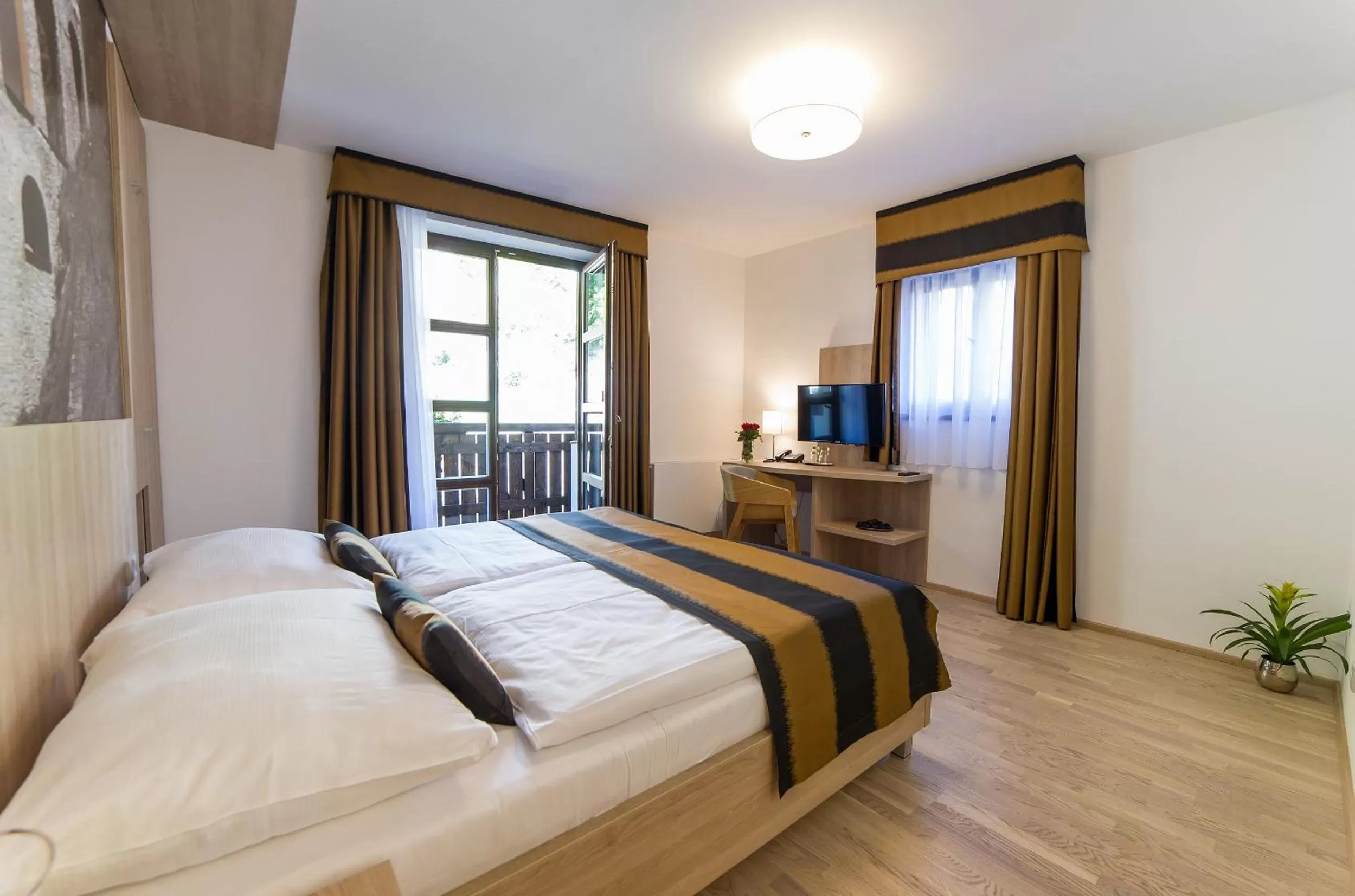 Bed in Garni hotel Castle Bridge