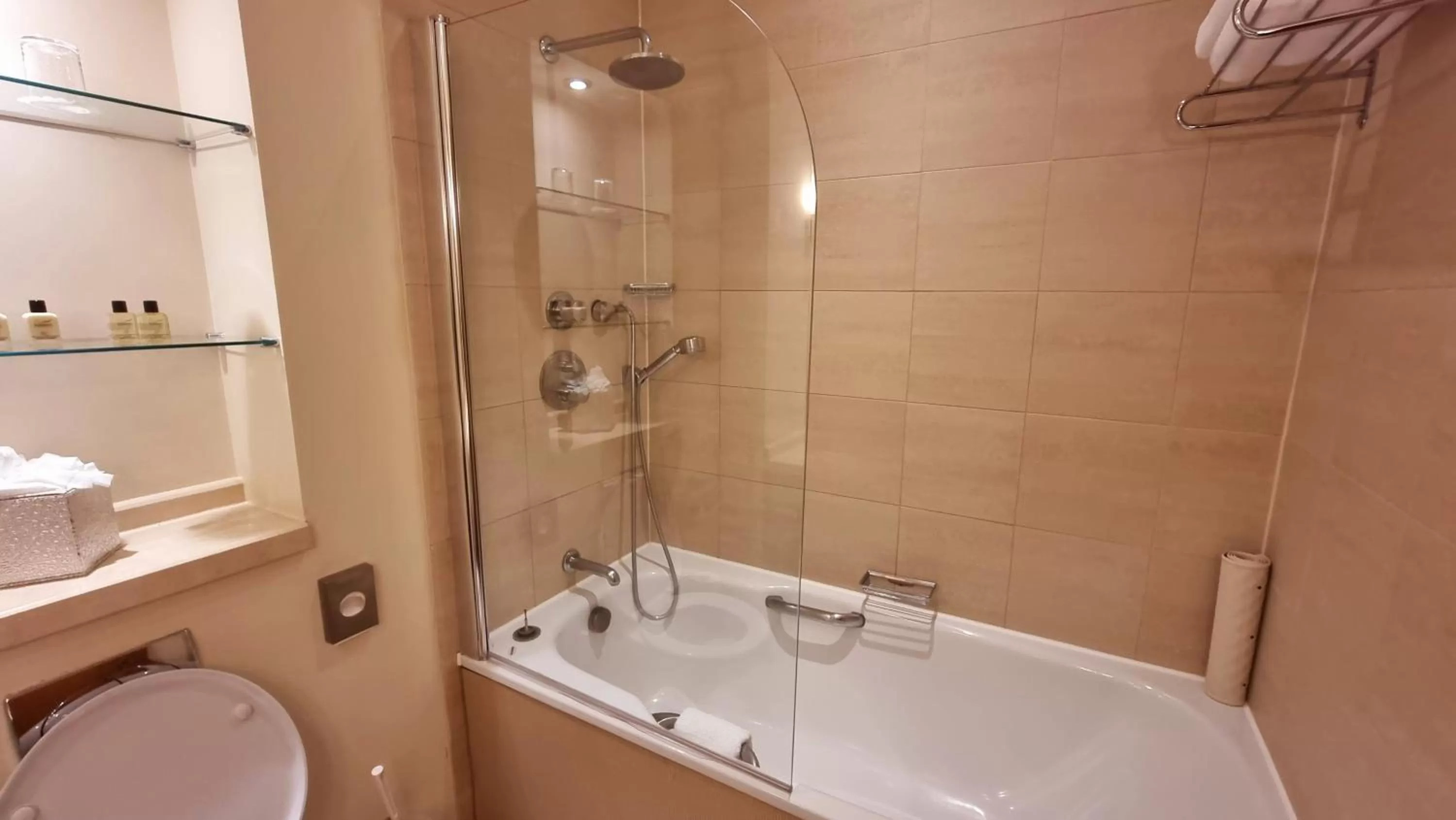 Bathroom in The Park City Grand Plaza Kensington Hotel