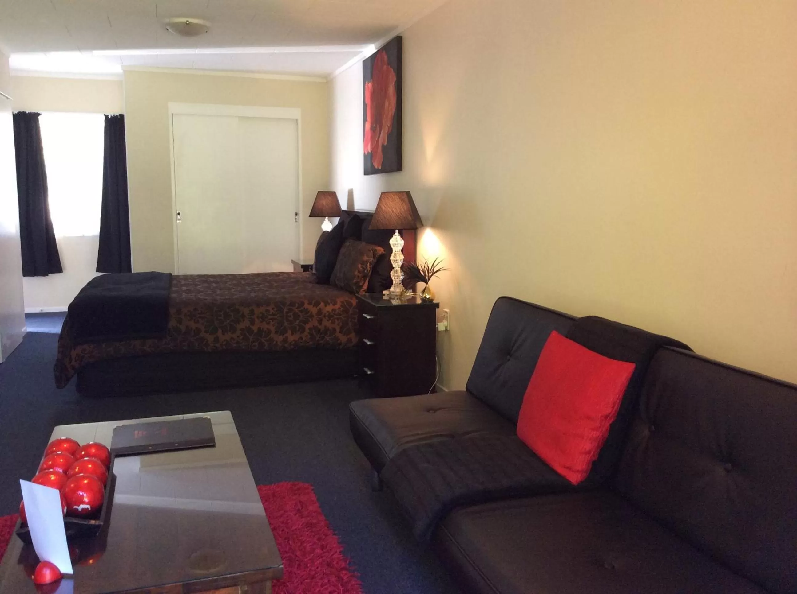 Bed, Seating Area in Anndion Motel