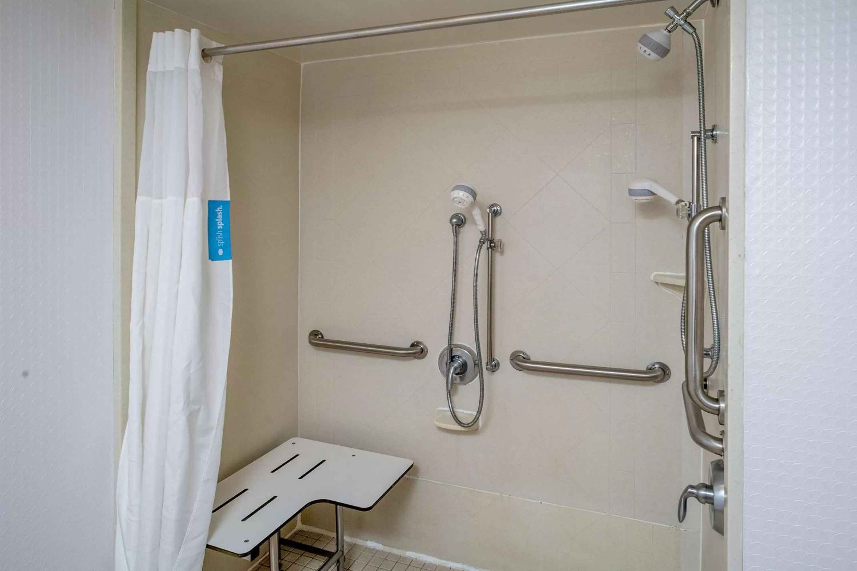 Bathroom in Hampton Inn Charleston Downtown