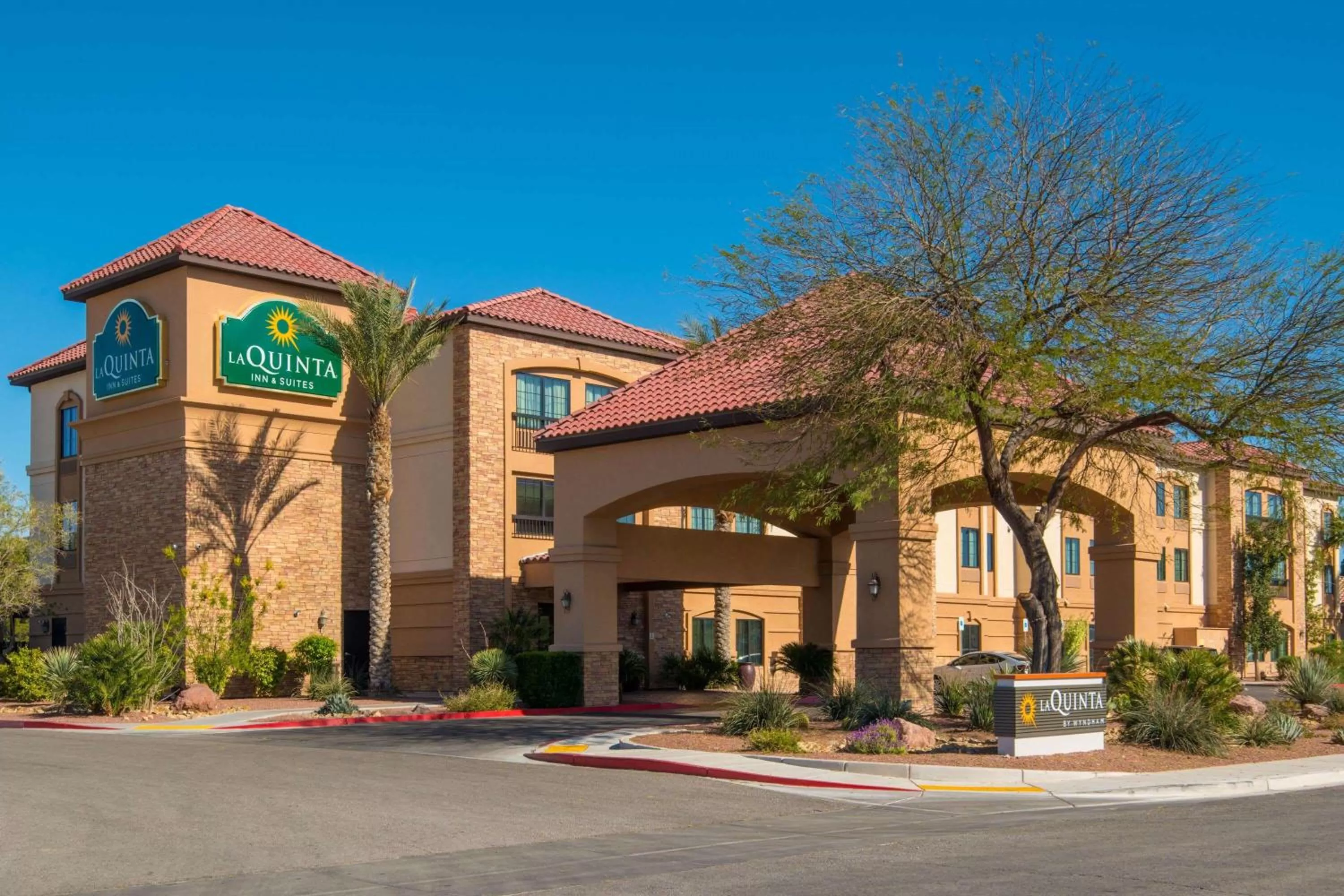 Property building in La Quinta by Wyndham Las Vegas Airport South