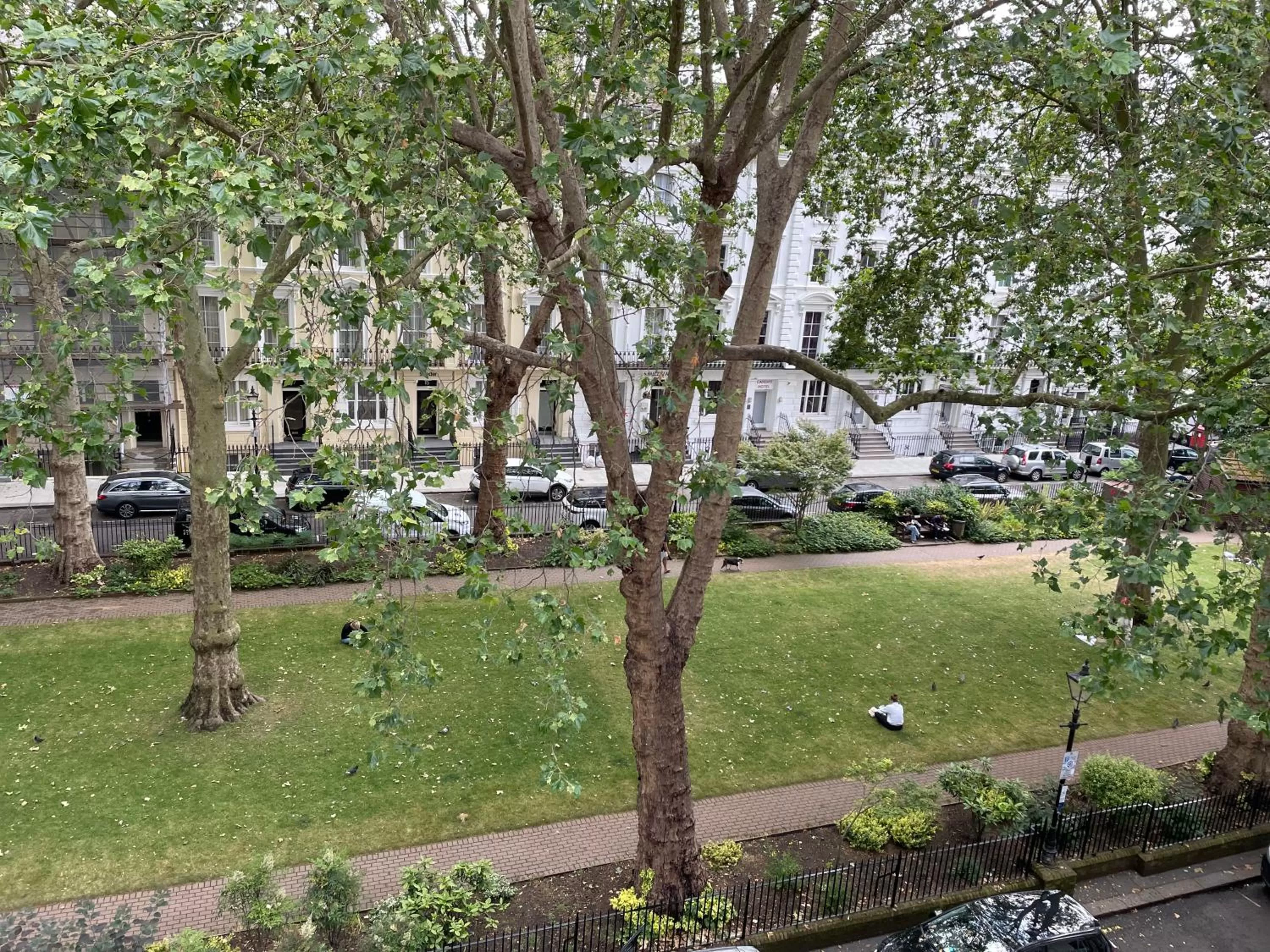 Garden view in St. David's Hotels Paddington