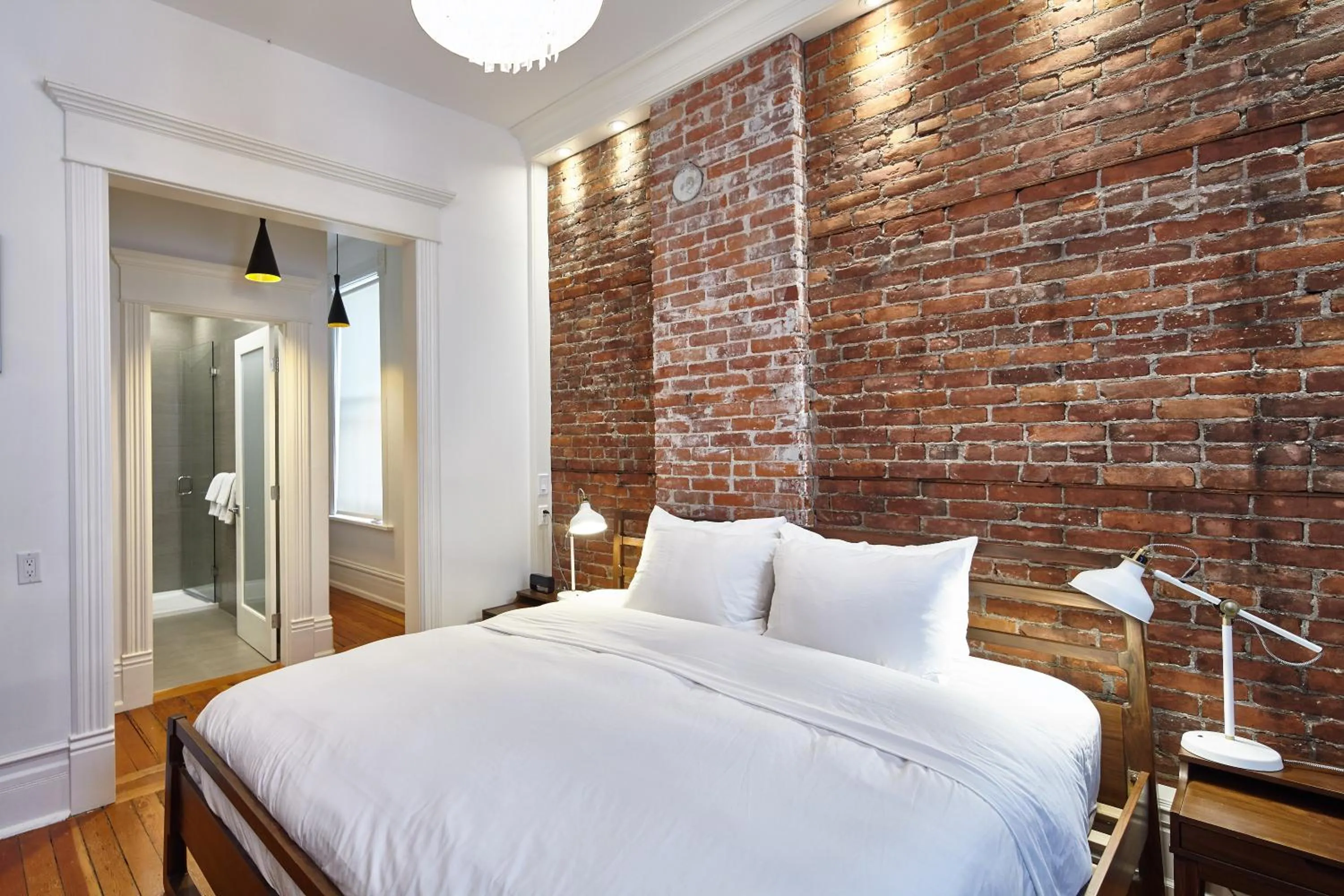 Bedroom, Bed in Victorian Hotel