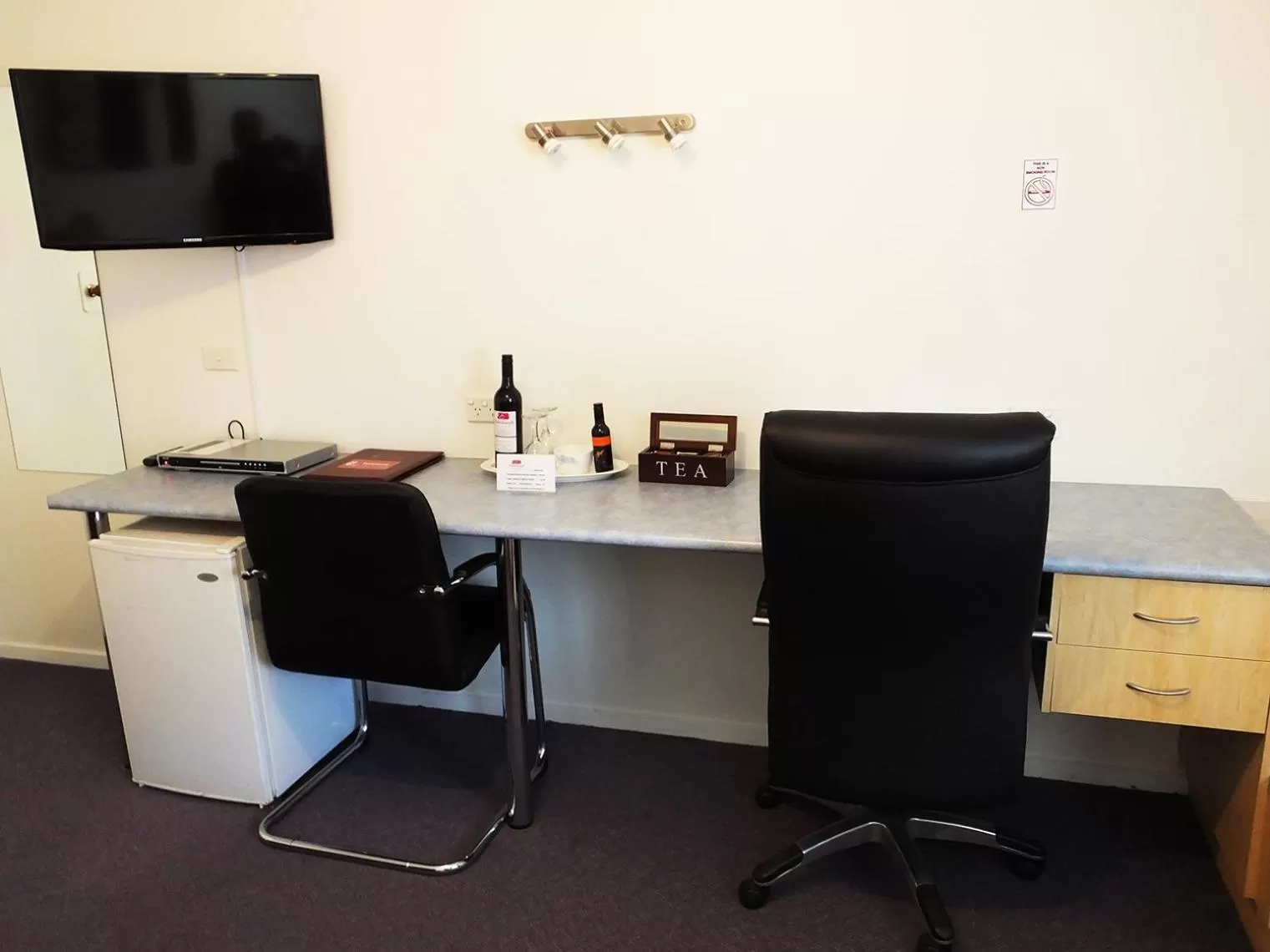 TV and multimedia in Edinburgh Motor Inn