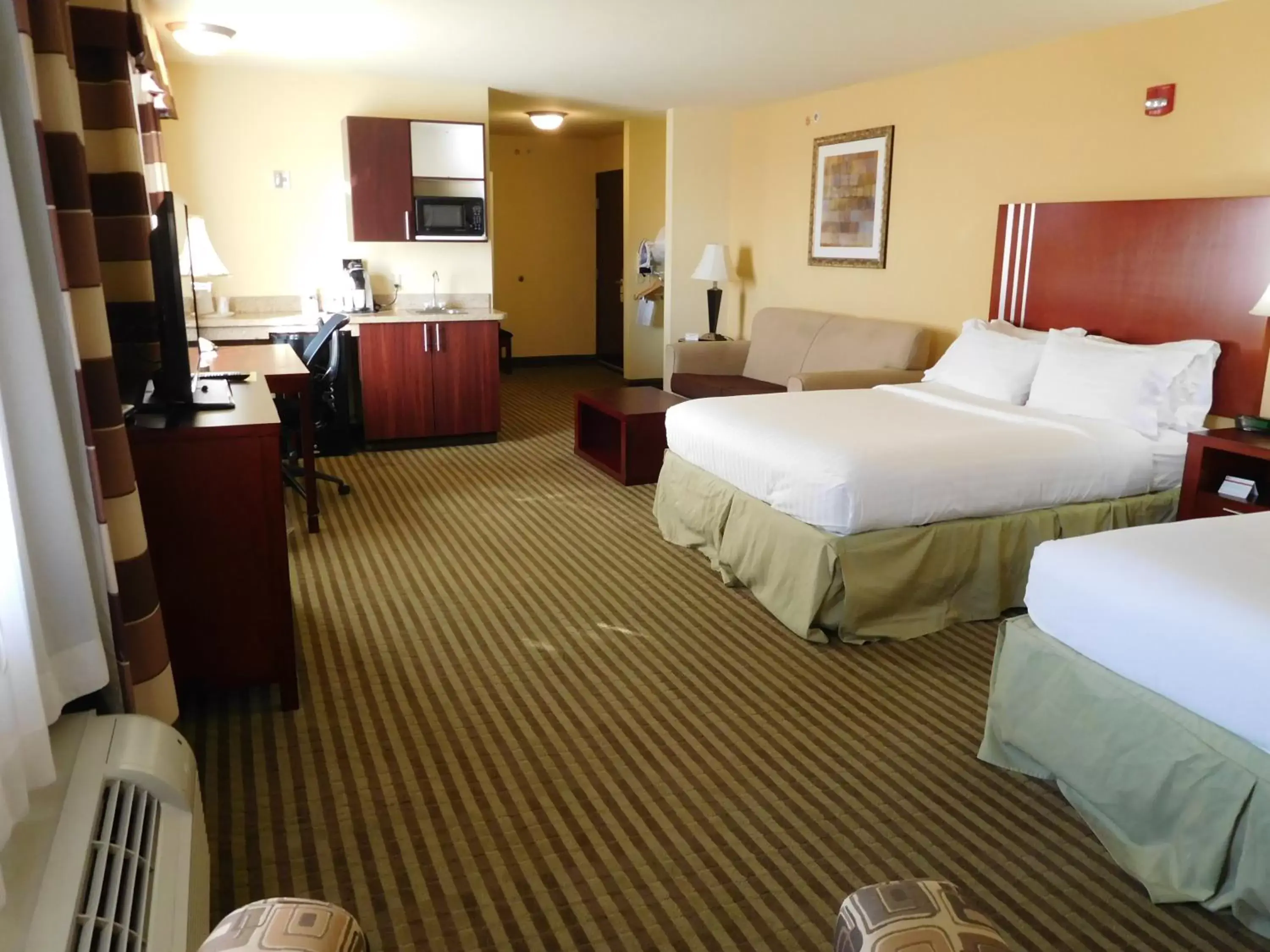 Queen Room with Two Queen Beds - Disability Access in Holiday Inn Express Ponca City, an IHG Hotel Queen Room with Two Queen Beds - Disability Access in Holiday Inn Express Ponca City, an IHG Hotel