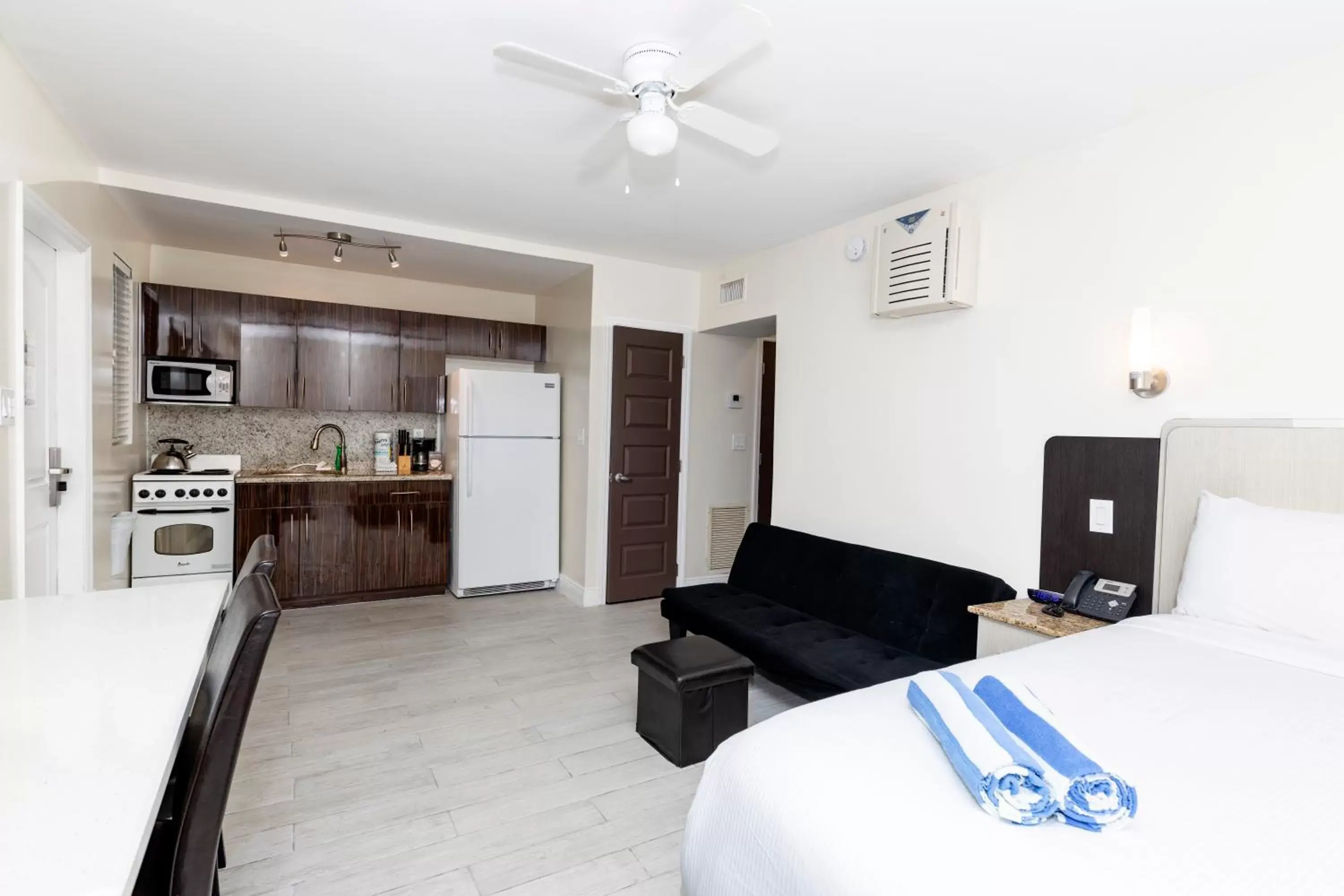 Junior Suite with Pool View in Caribbean Resort Suites Junior Suite with Pool View in Caribbean Resort Suites