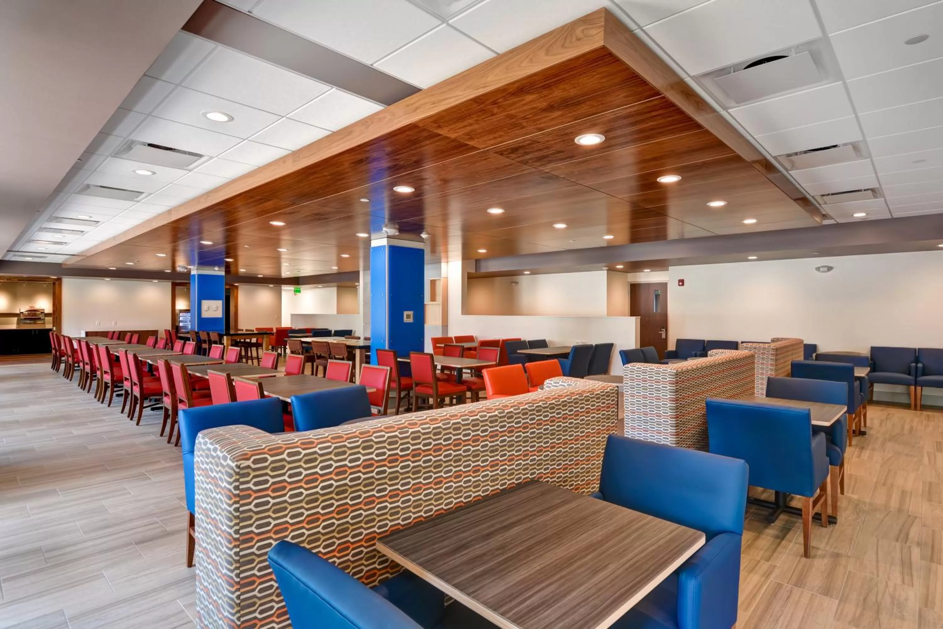 Restaurant/places to eat in Holiday Inn Express Boston by IHG