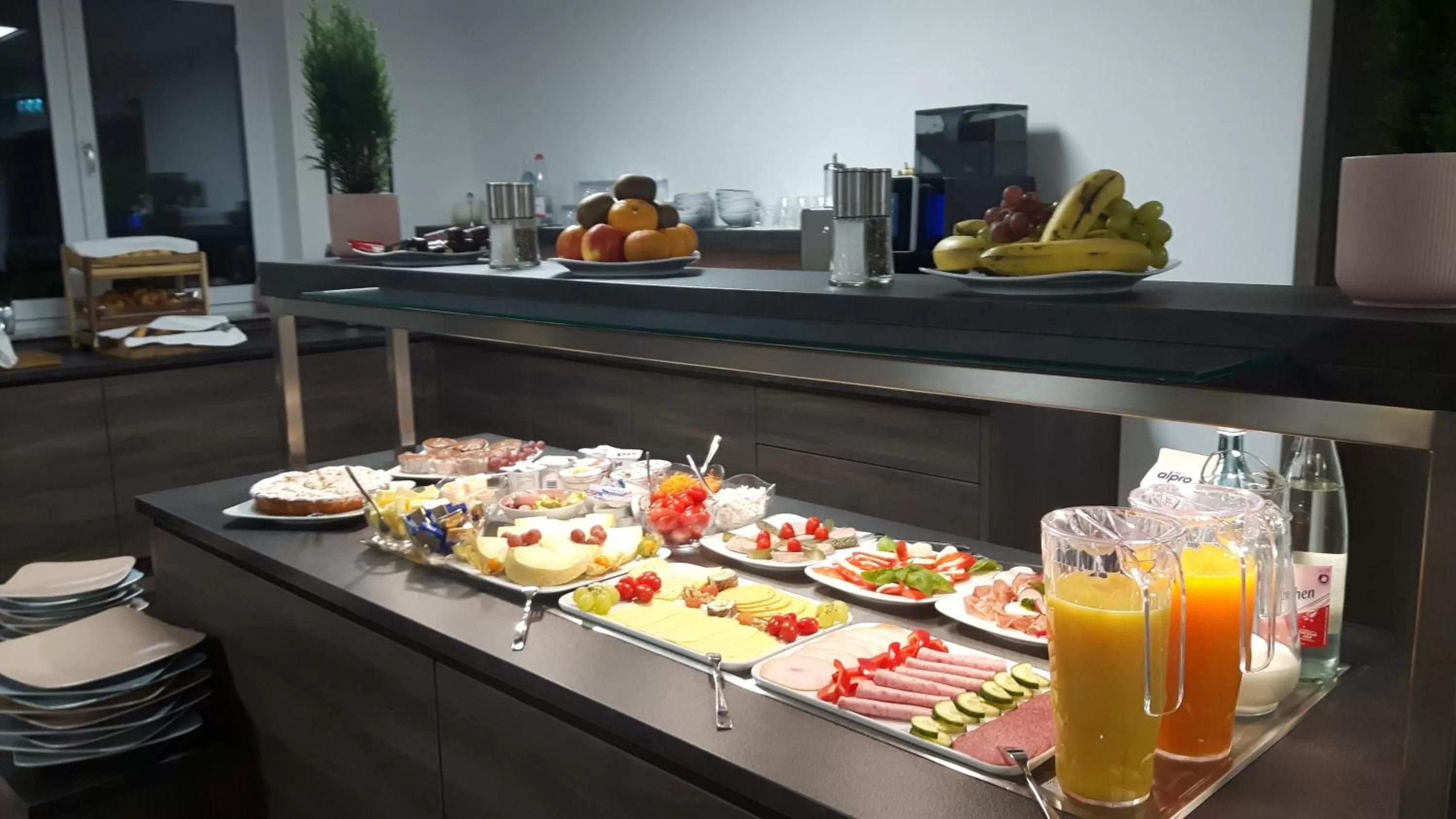 Buffet breakfast in Hotel Schlafplatz