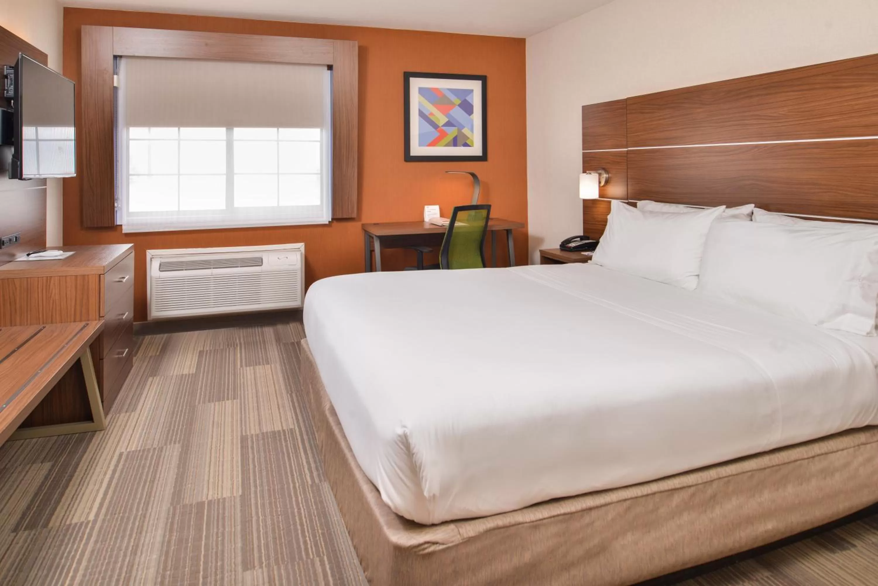 Photo of the whole room, Bed in Holiday Inn Express Westley by IHG