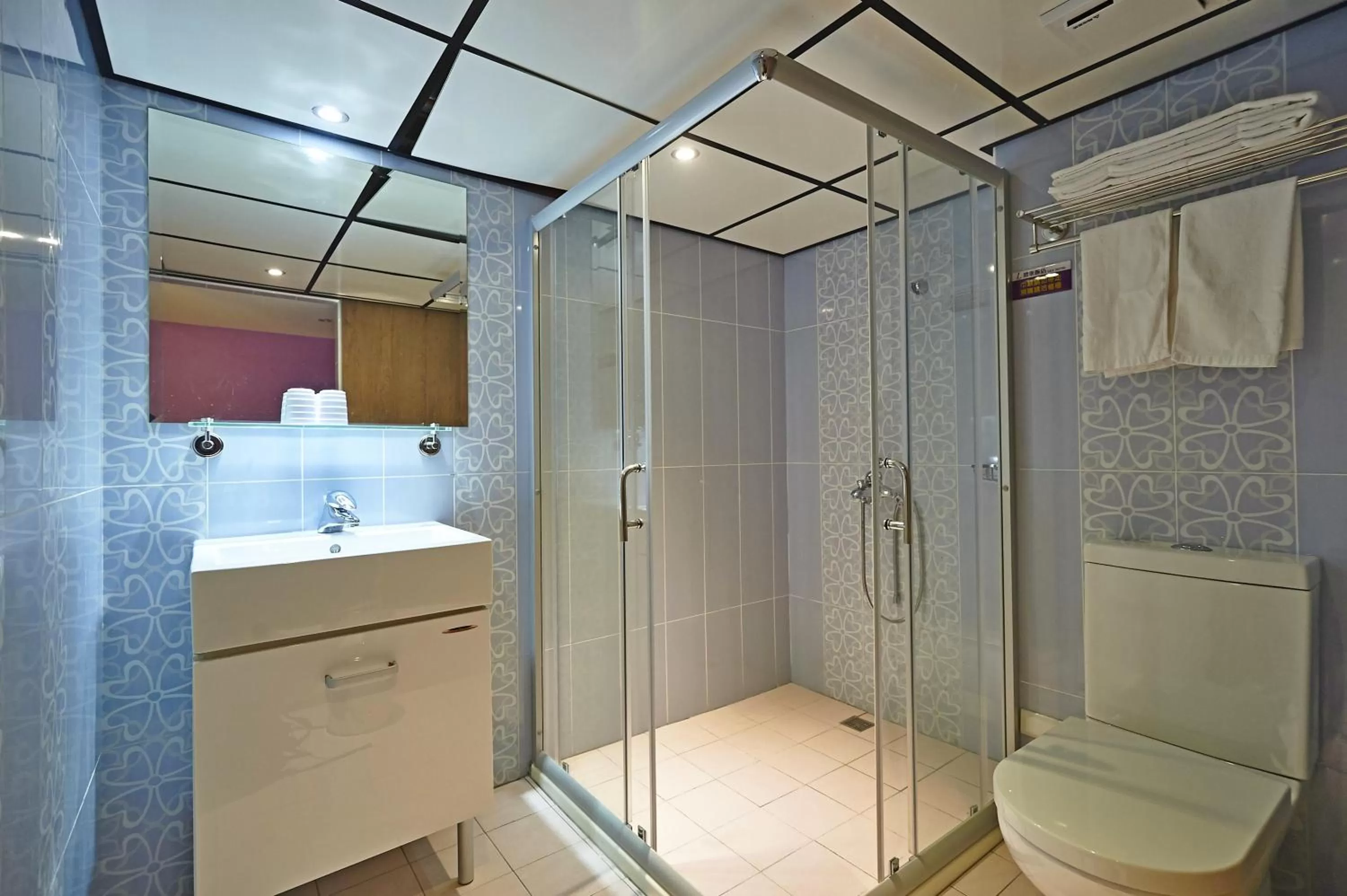 Bathroom in Lily Hotel