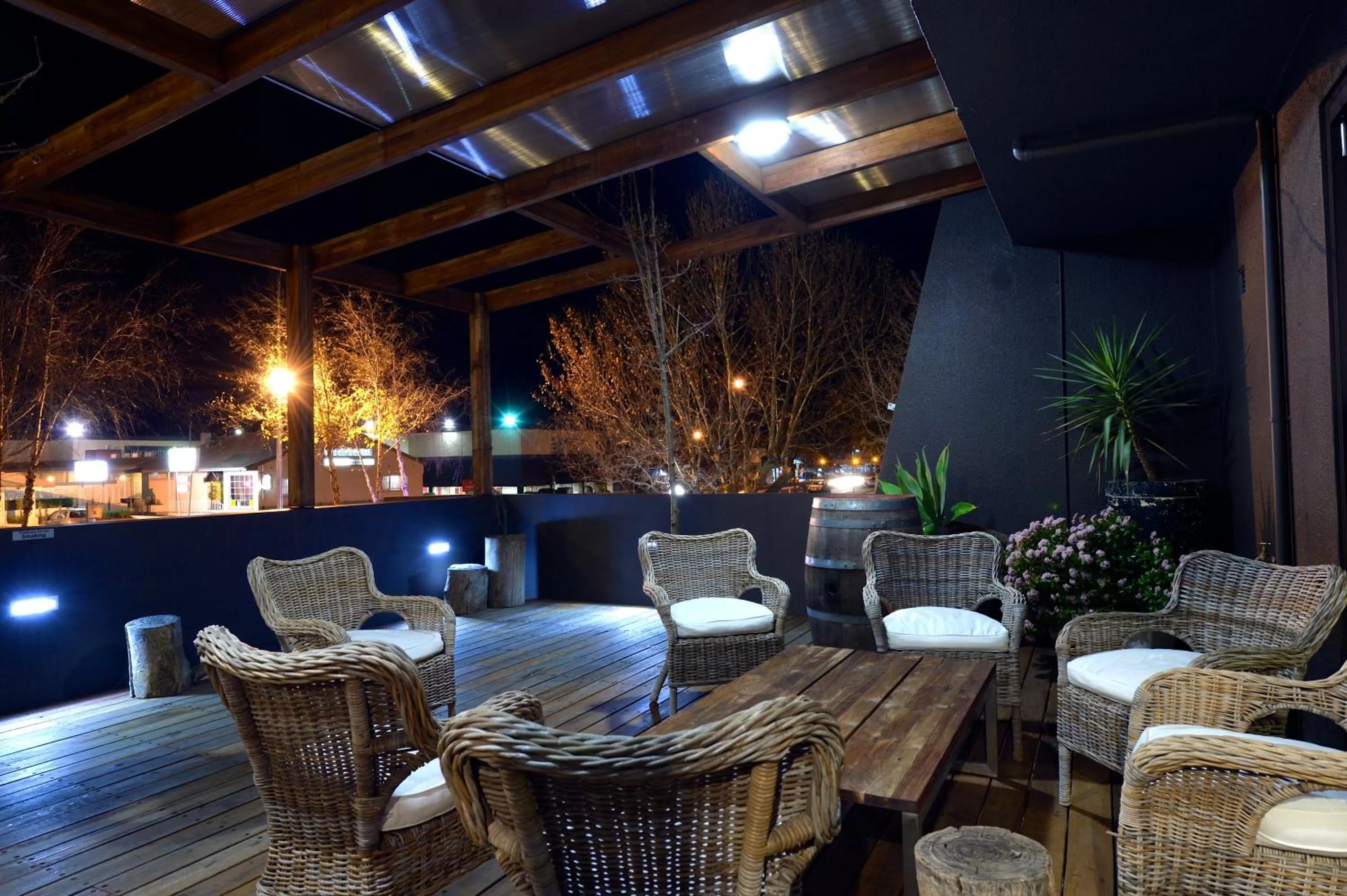 Communal lounge/ TV room in Townhouse Hotel