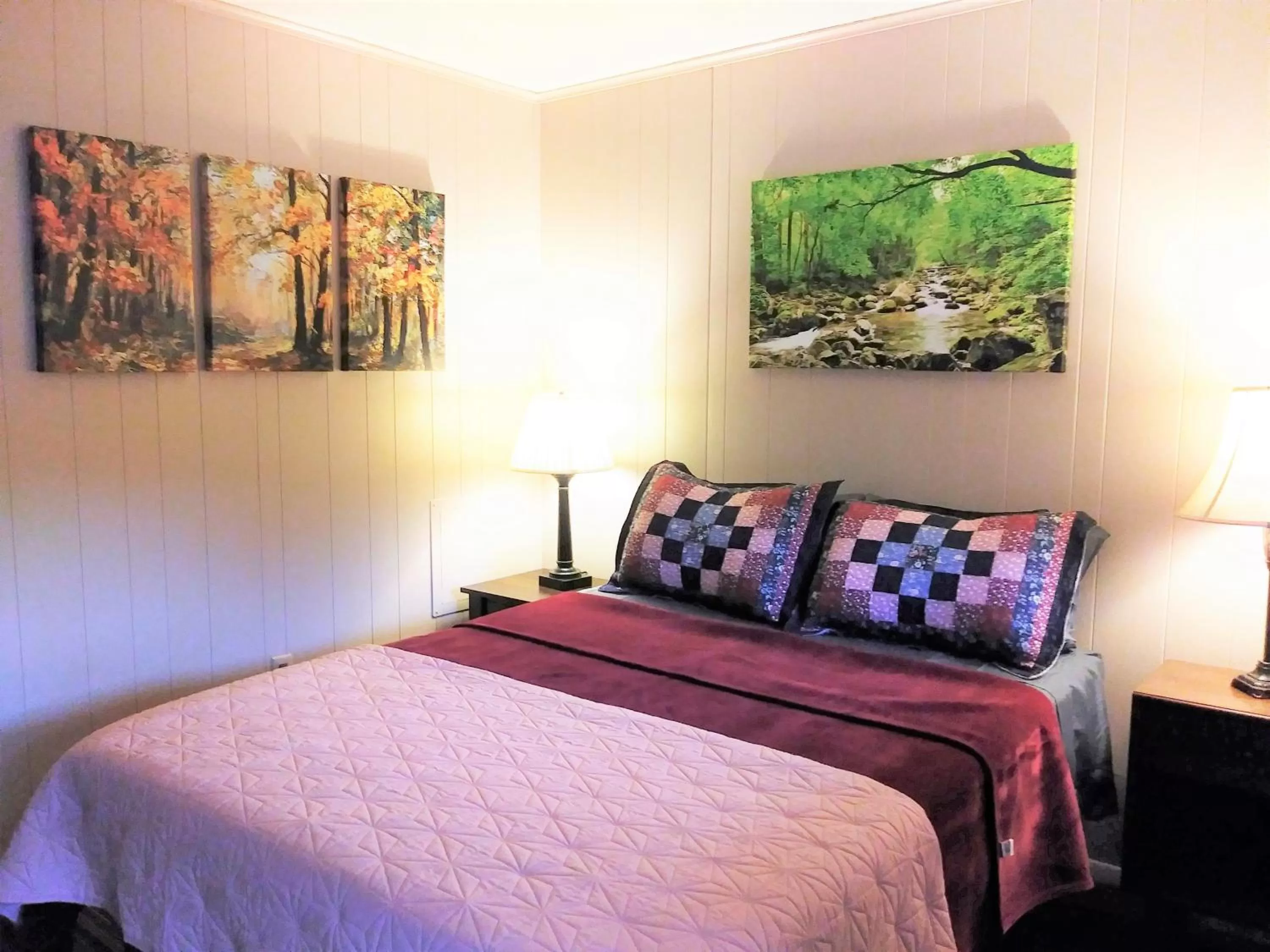 Bed in Rest Stop 6 Inn