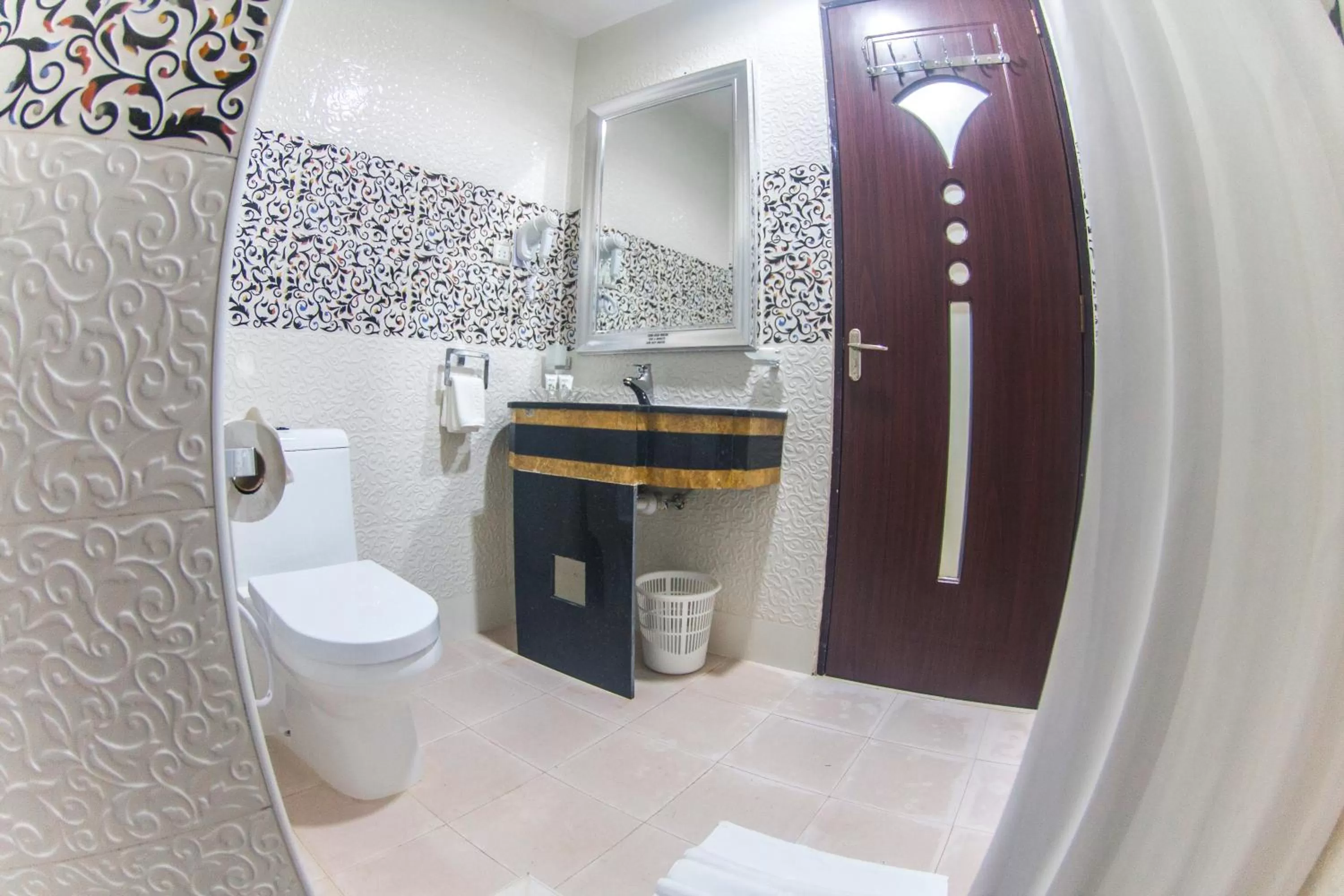 Toilet in Madinat Al Bahr Business & Spa Hotel