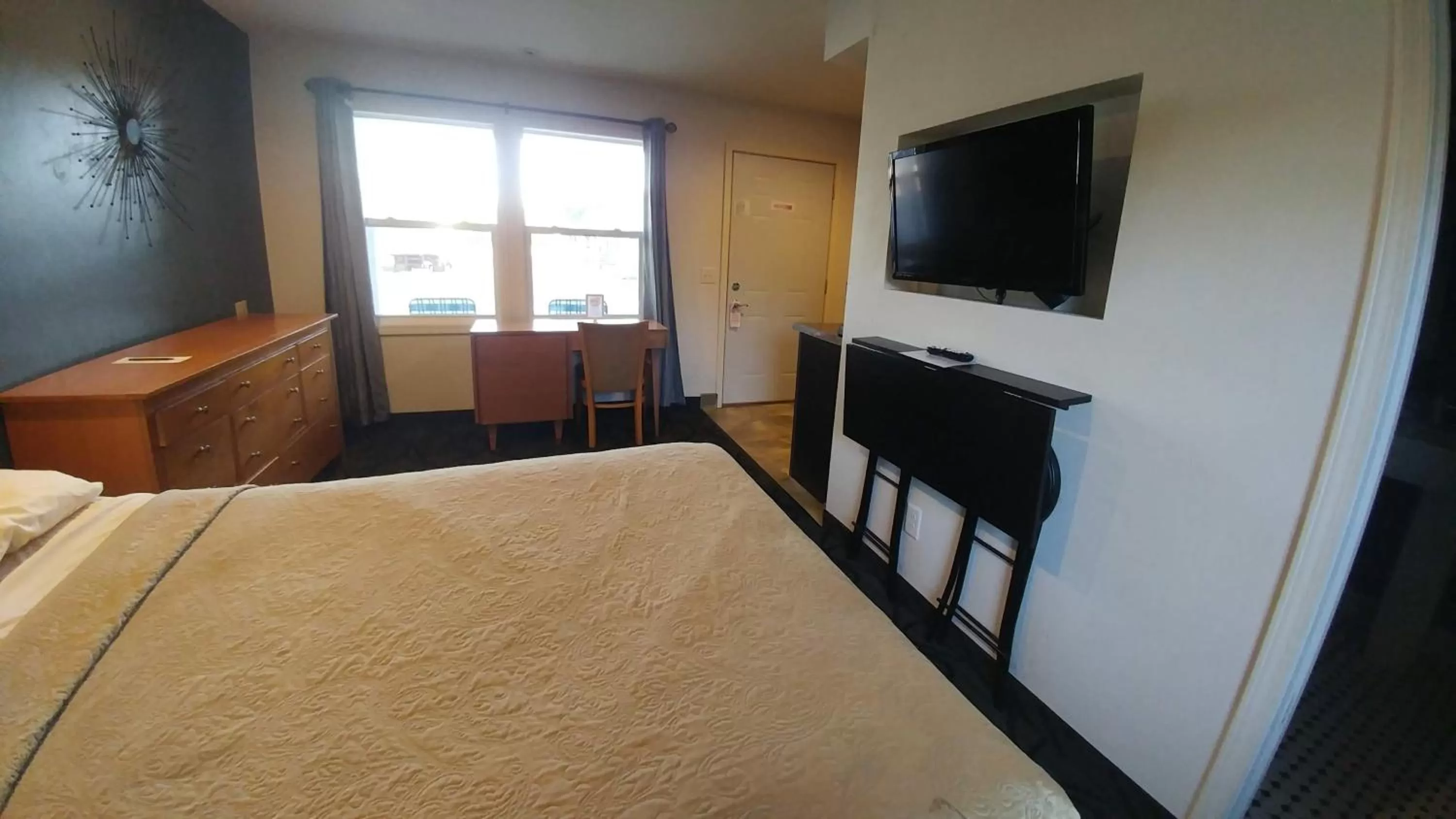 Bedroom, Bed in Motel 57